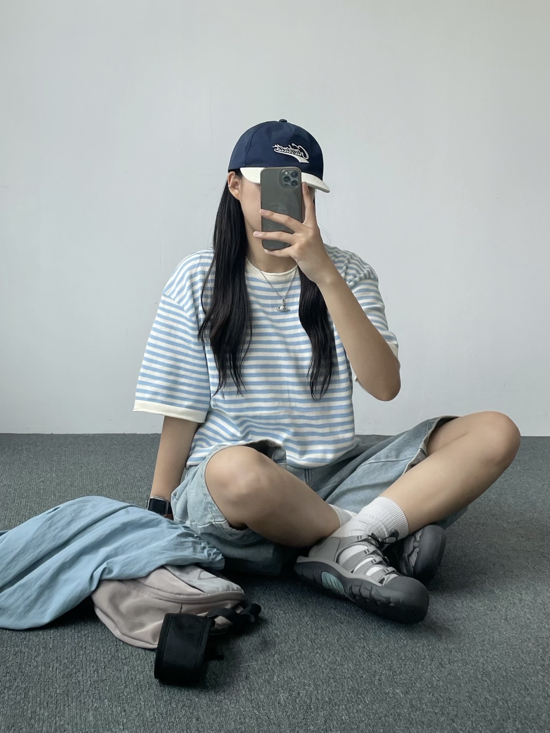 (W) Keen Newport H2 Grey Smoke Blue, Mischief Rhombus Backpack Pink Grey 착용 스타일 - 3
