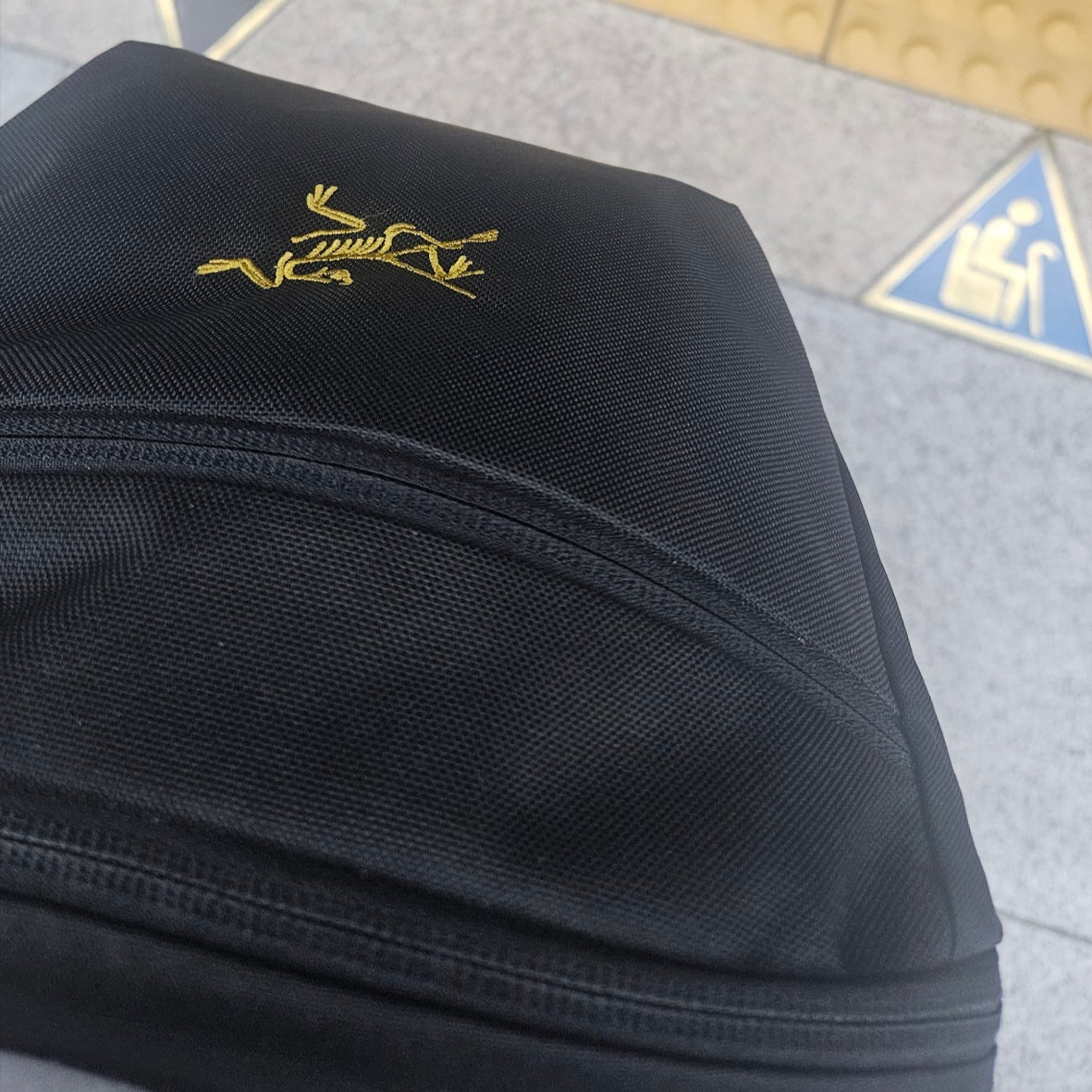 Arc'teryx Mantis 2 Waistpack 24K Black 착용 스타일