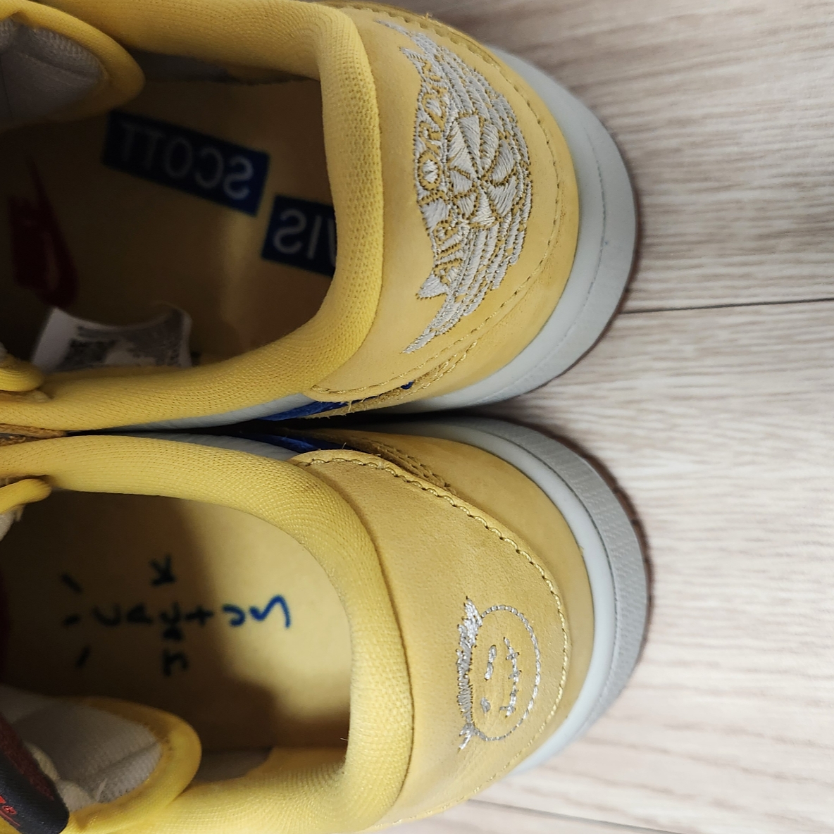(PS) Jordan 1 x Travis Scott Retro Low OG SP Canary 착용 스타일 - 1