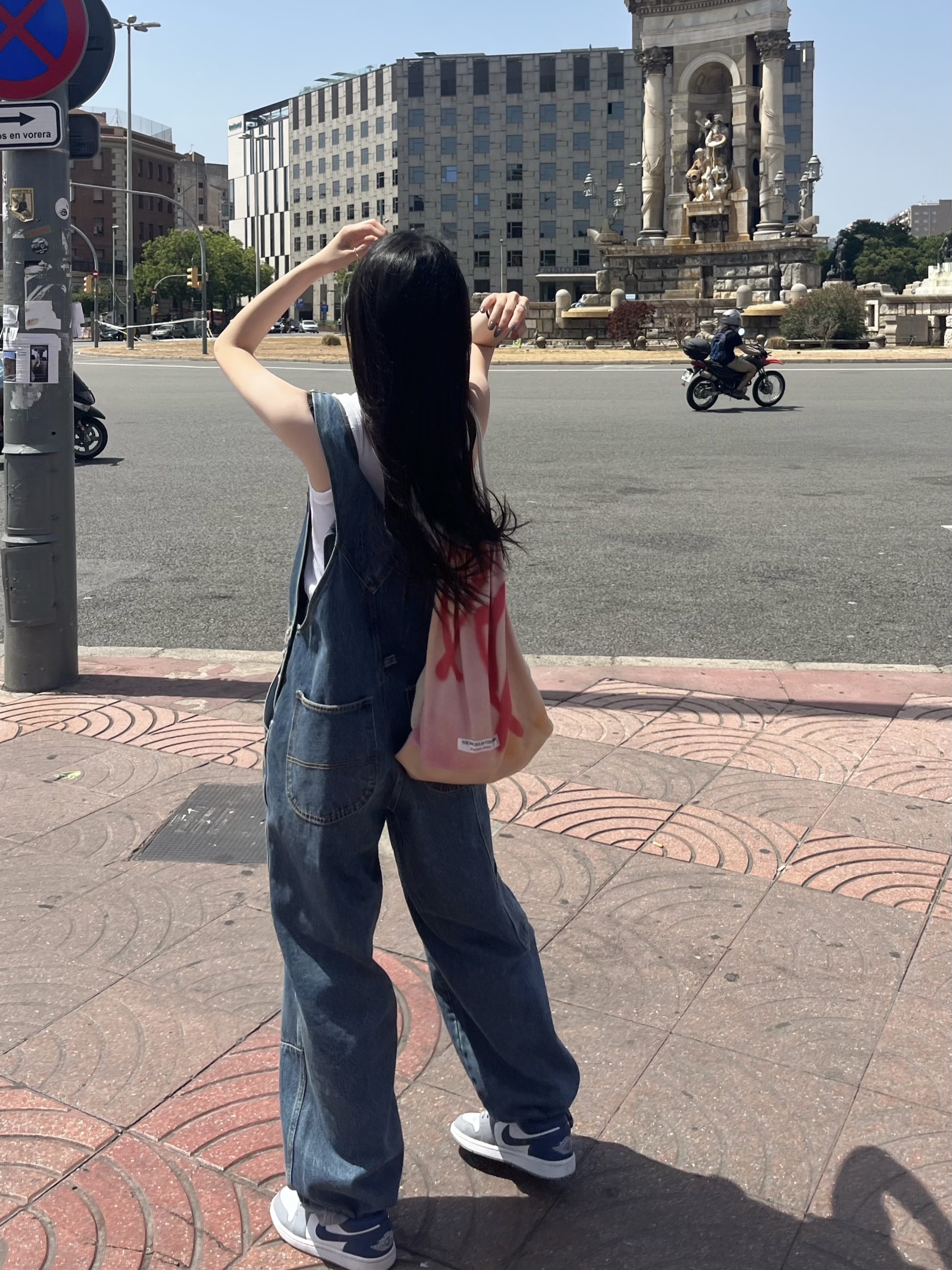 (W) 조던 1 로우 화이트 그레이 블루 착용 스타일 - 2