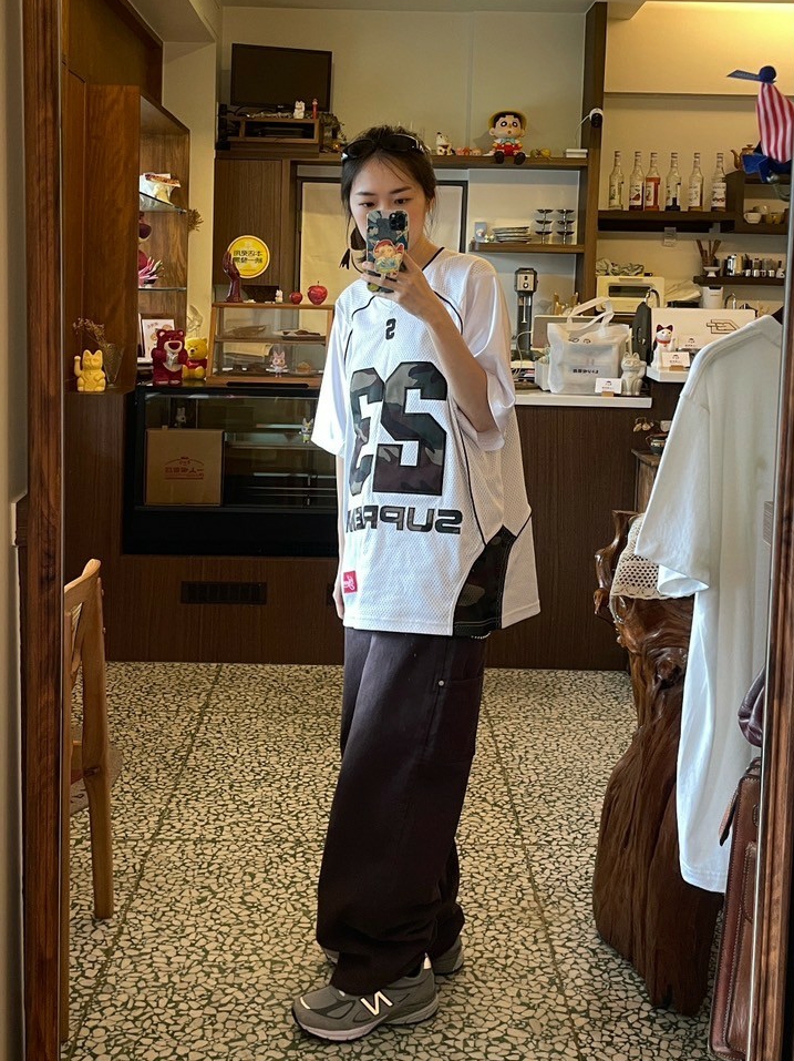 New Balance 990v4 Made in USA Grey Silver, Supreme Perfect Season Football Jersey White - 23SS 착용 스타일 - 5