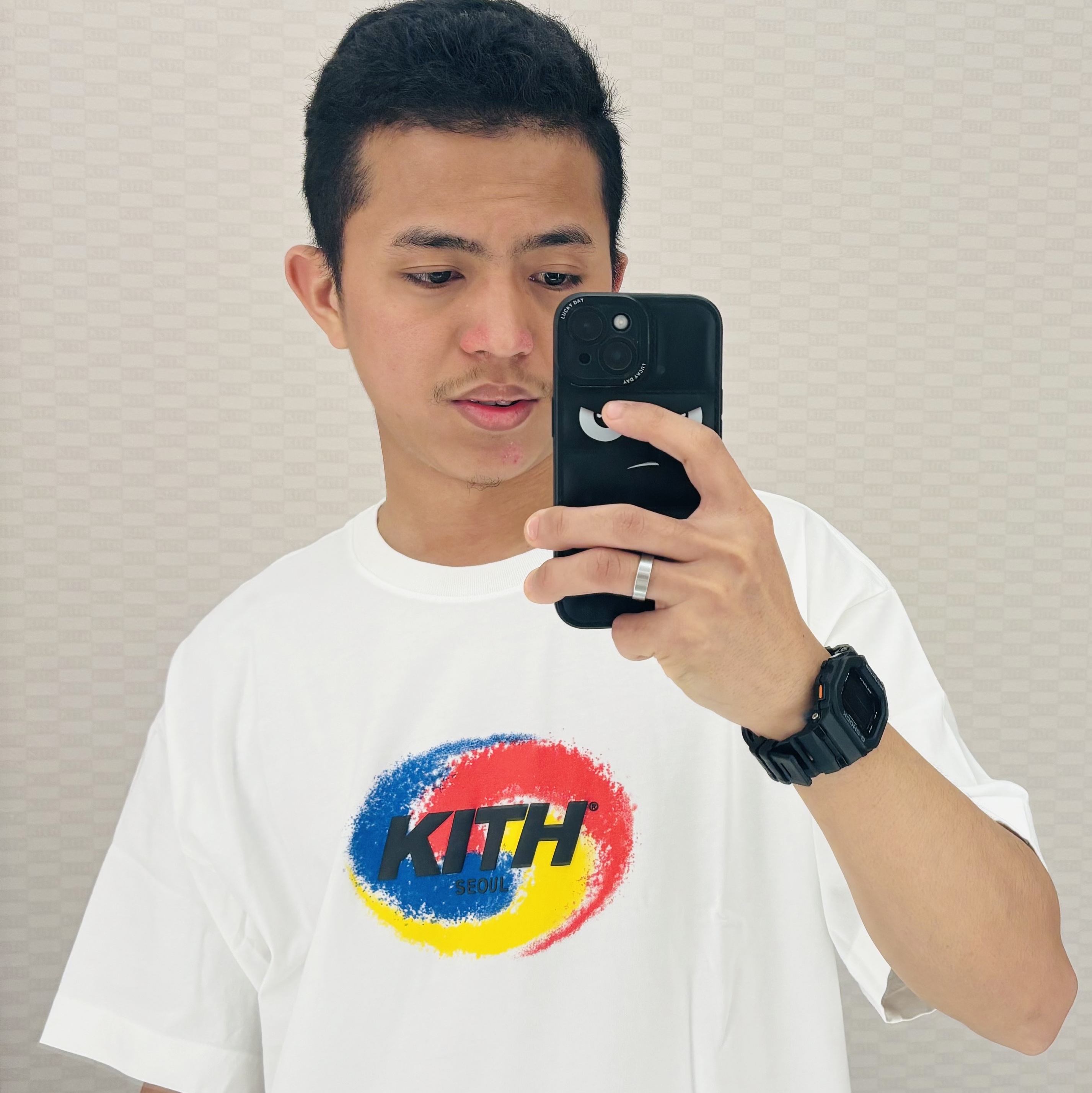 Kith Seoul Spiral Vintage T-Shirt White 착용 스타일