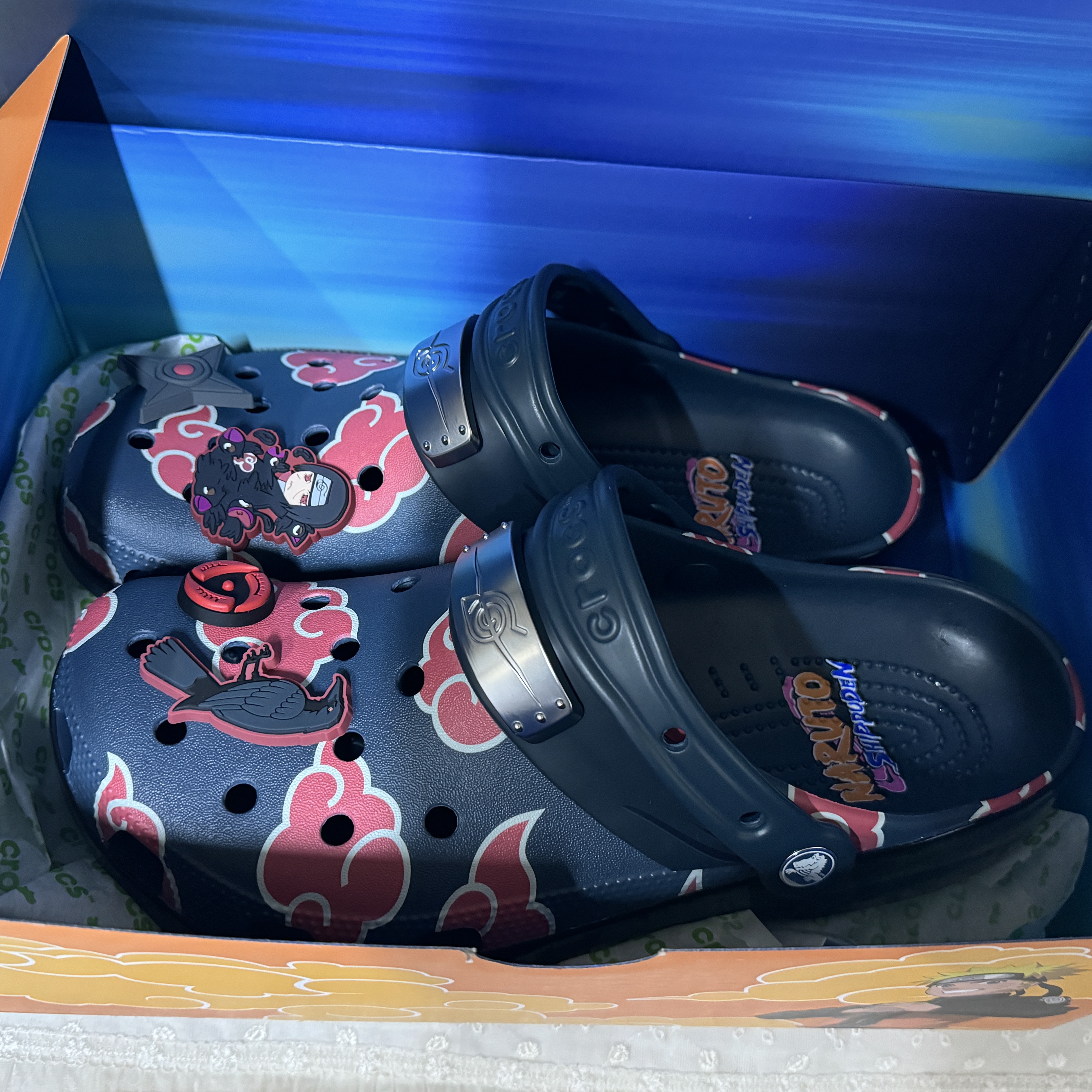 Crocs x Naruto Itachi Classic Clog Nightfall 착용 스타일