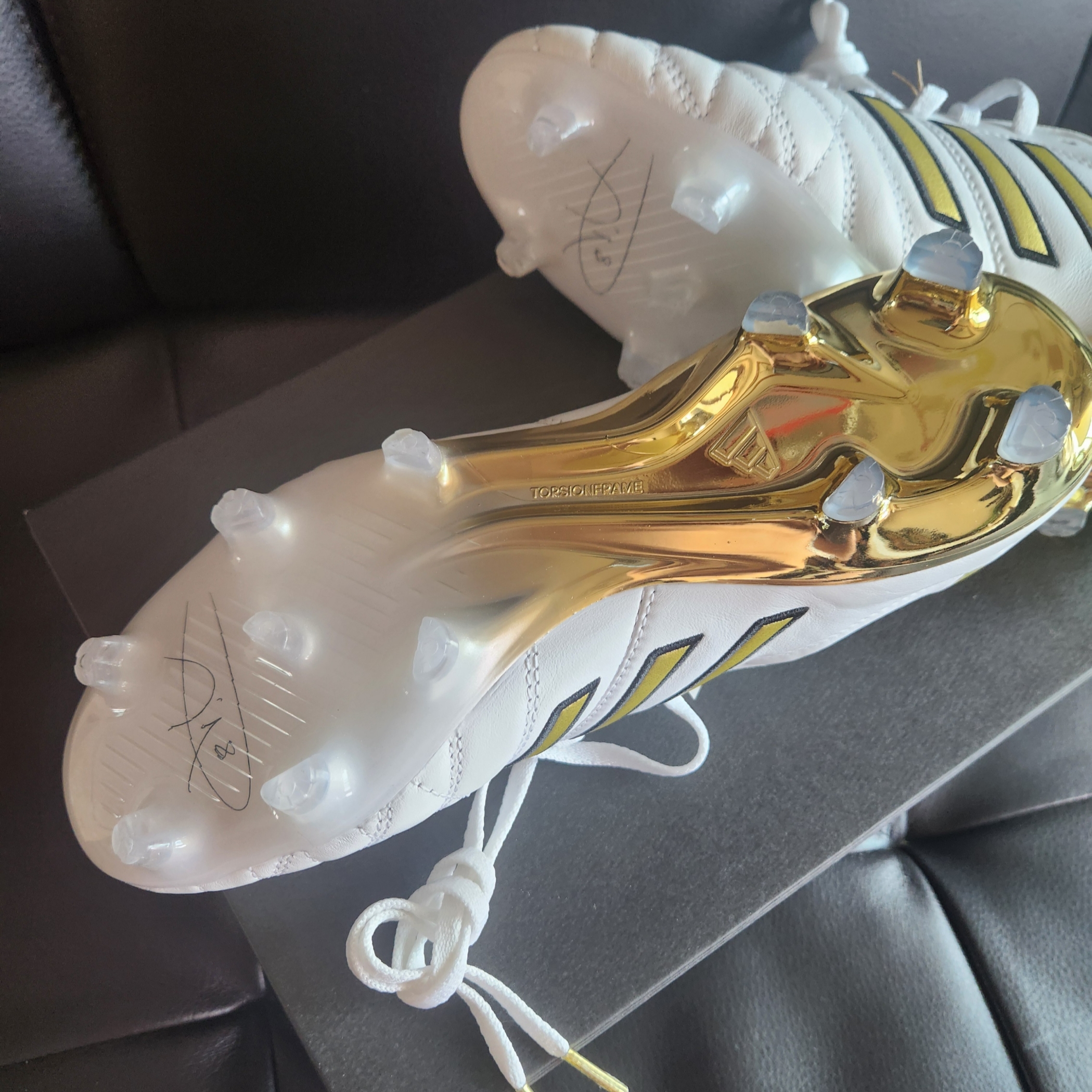 Adidas 11Pro Toni Kroos FG Cloud White Gold Metallic 착용 스타일 - 3