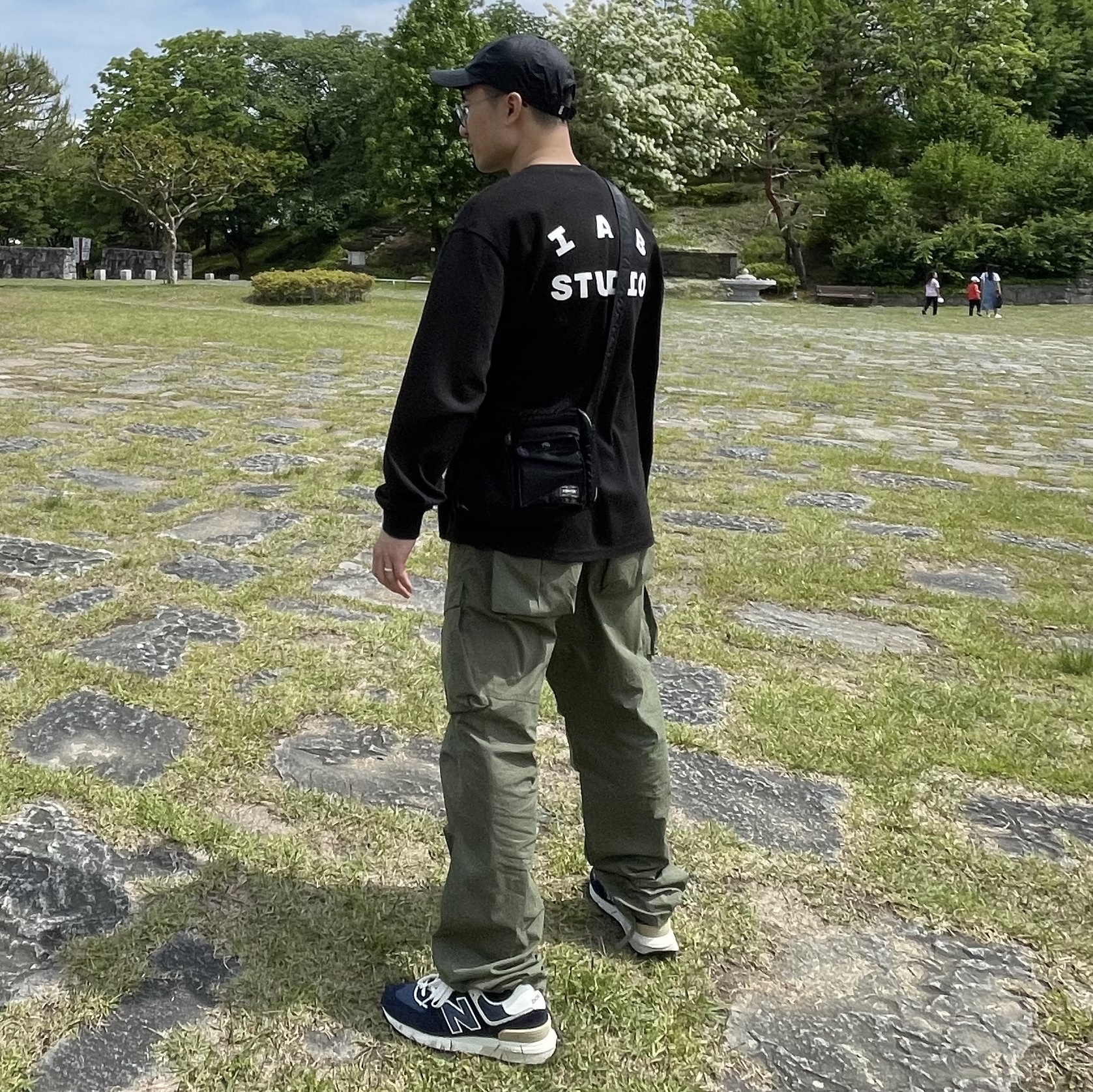 IAB Studio Long Sleeve Black - 23FW, New Balance 574 Legacy Navy 착용 스타일