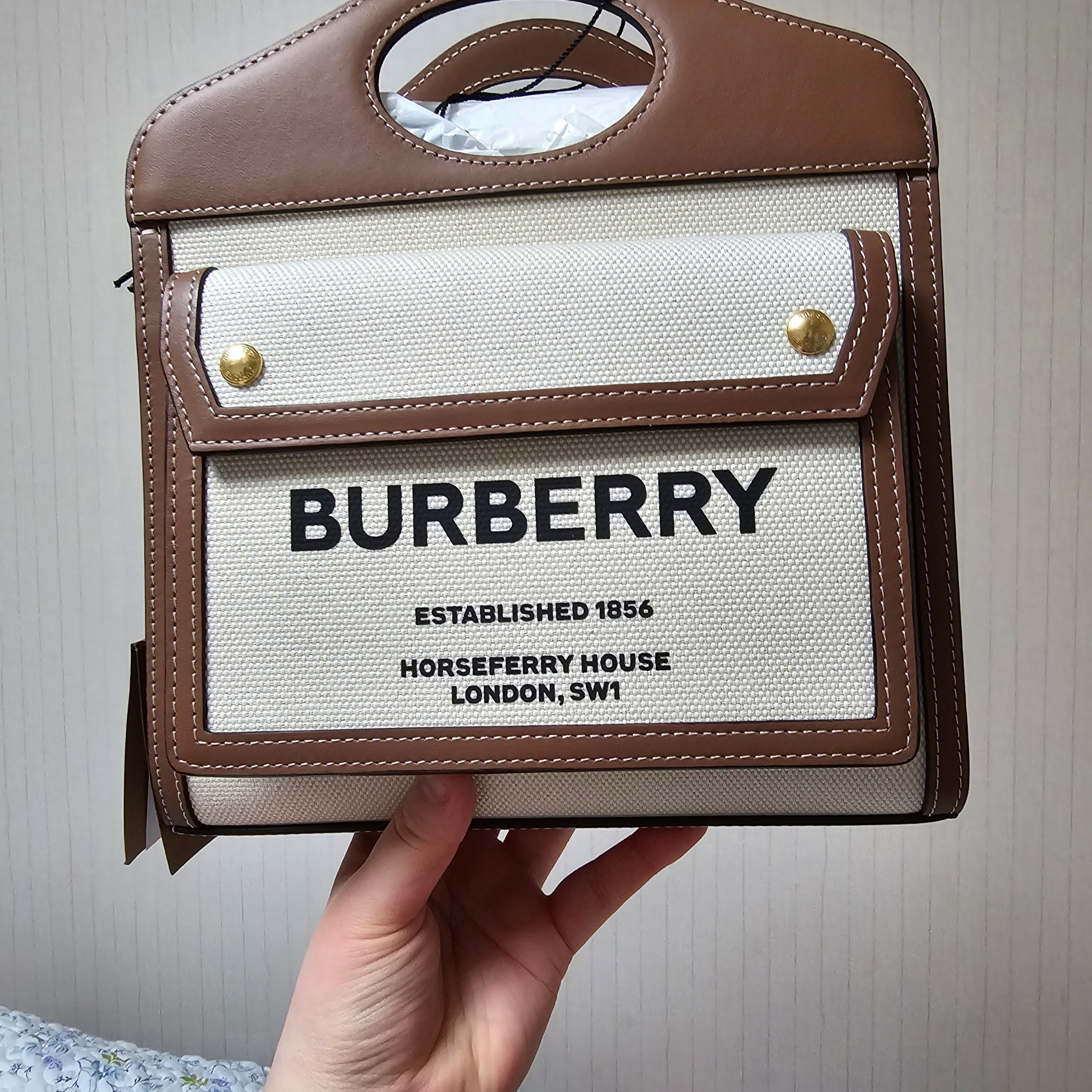 Burberry Mini Two-Tone Canvas and Leather Pocket Bag Natural Malt Brown 착용 스타일