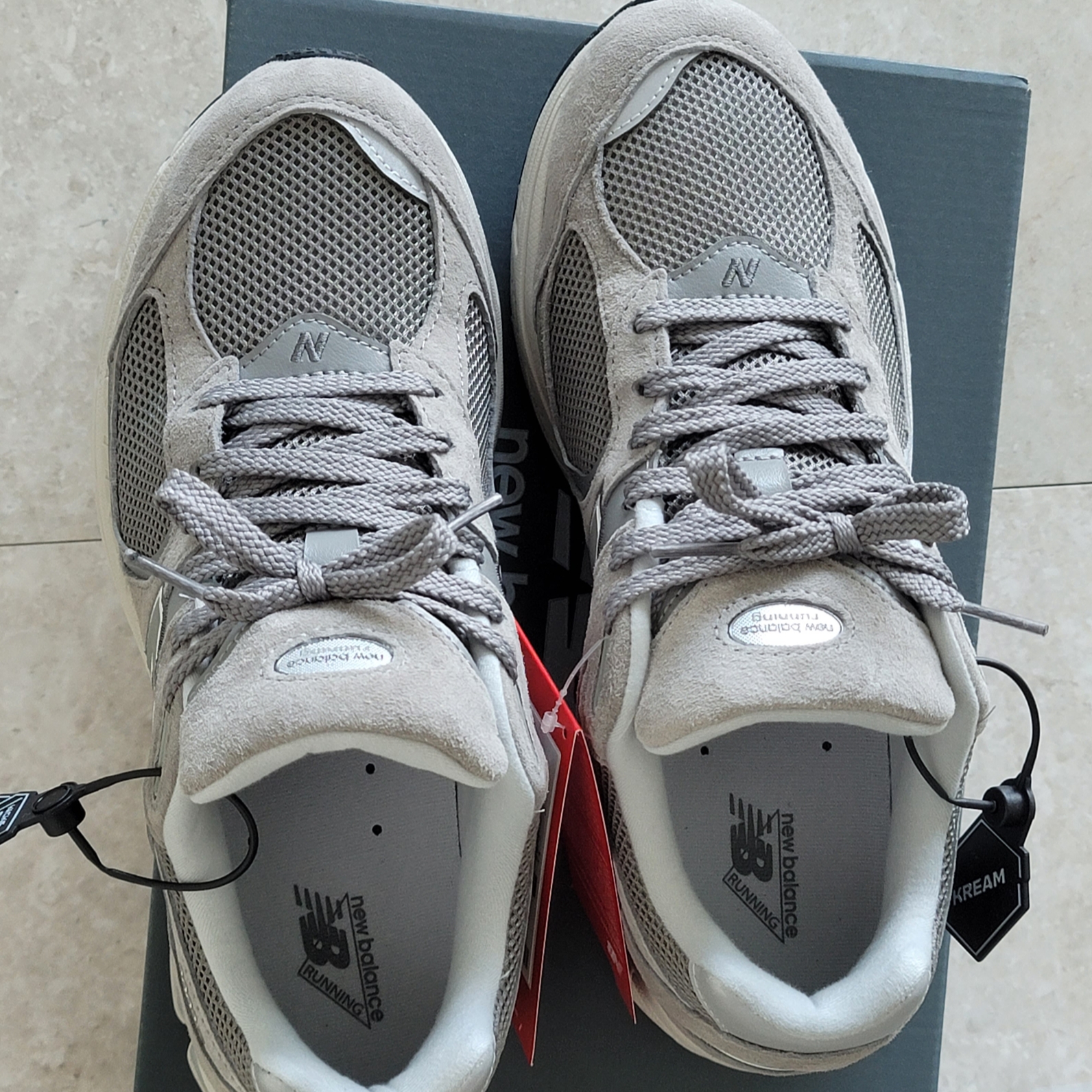 New Balance 2002R Grey 착용 스타일 - 2