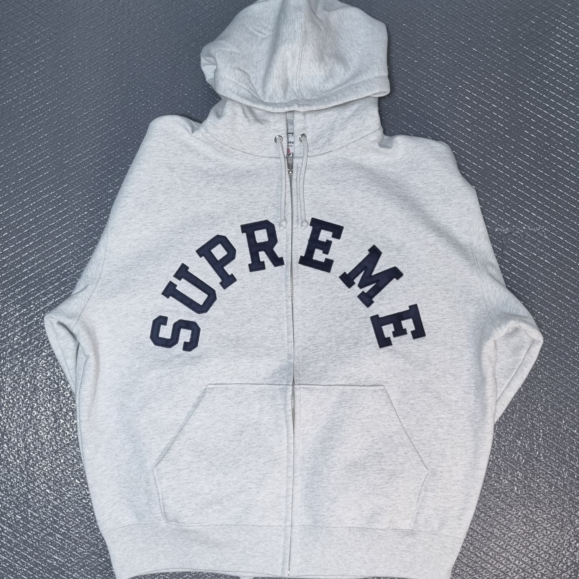Supreme x Champion Zip Up Hooded Sweatshirt Ash Grey - 24SS 착용 스타일 - 1