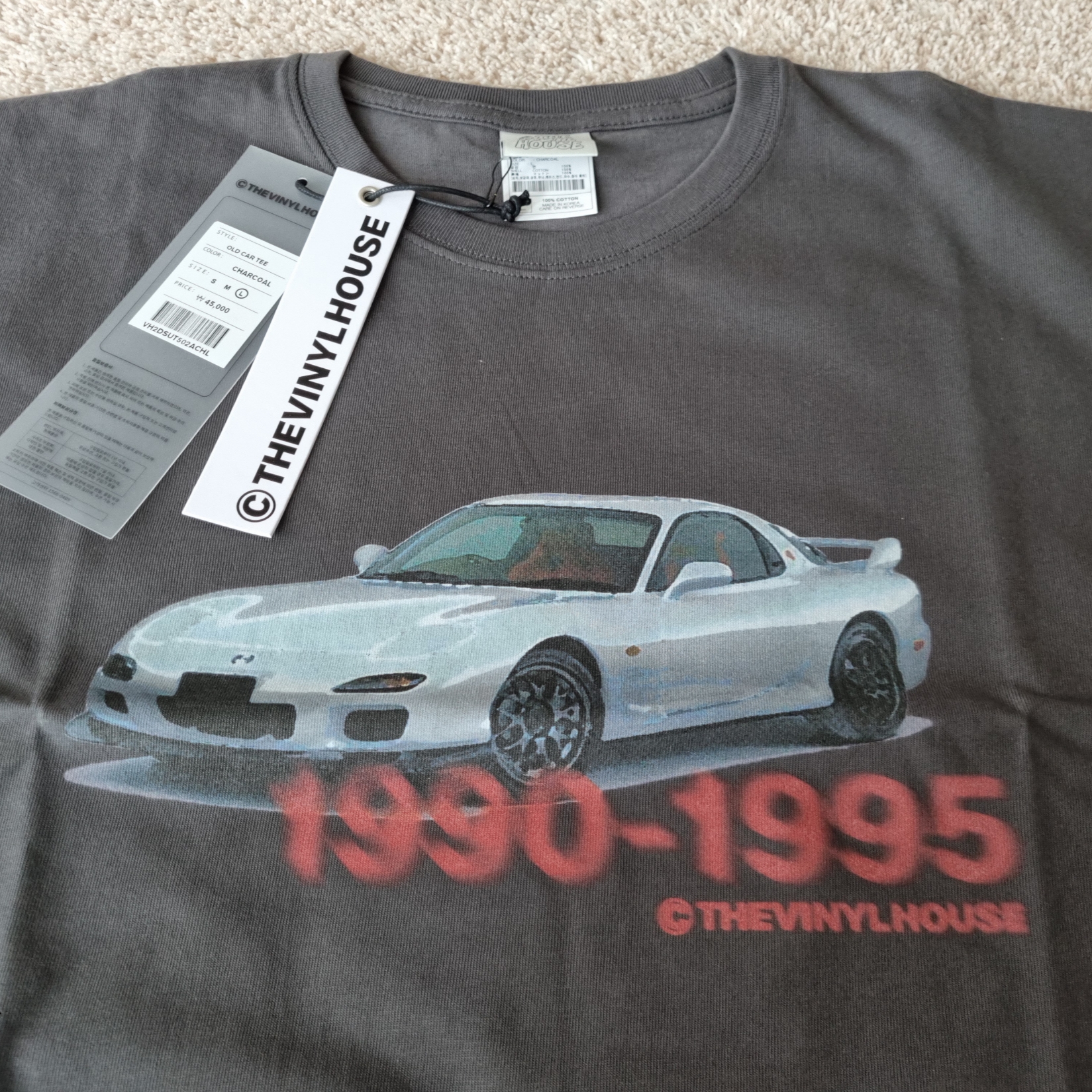 Thevinylhouse Old Car T-Shirt Charcoal 착용 스타일 - 3