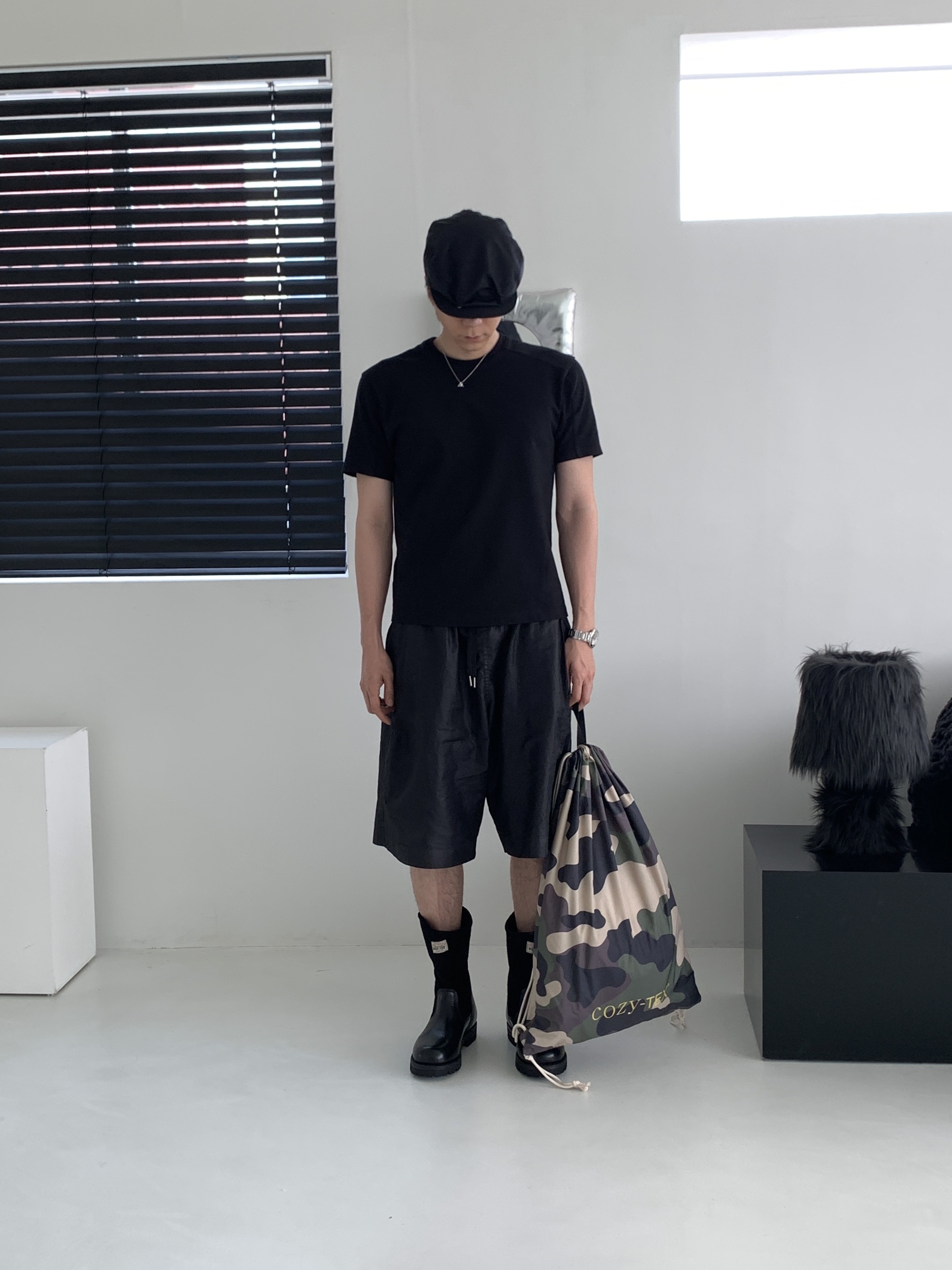 Our Legacy x Stussy Work Shop Work Boot Black Leather, Prada Re-Nylon Hat Black 착용 스타일 - 7