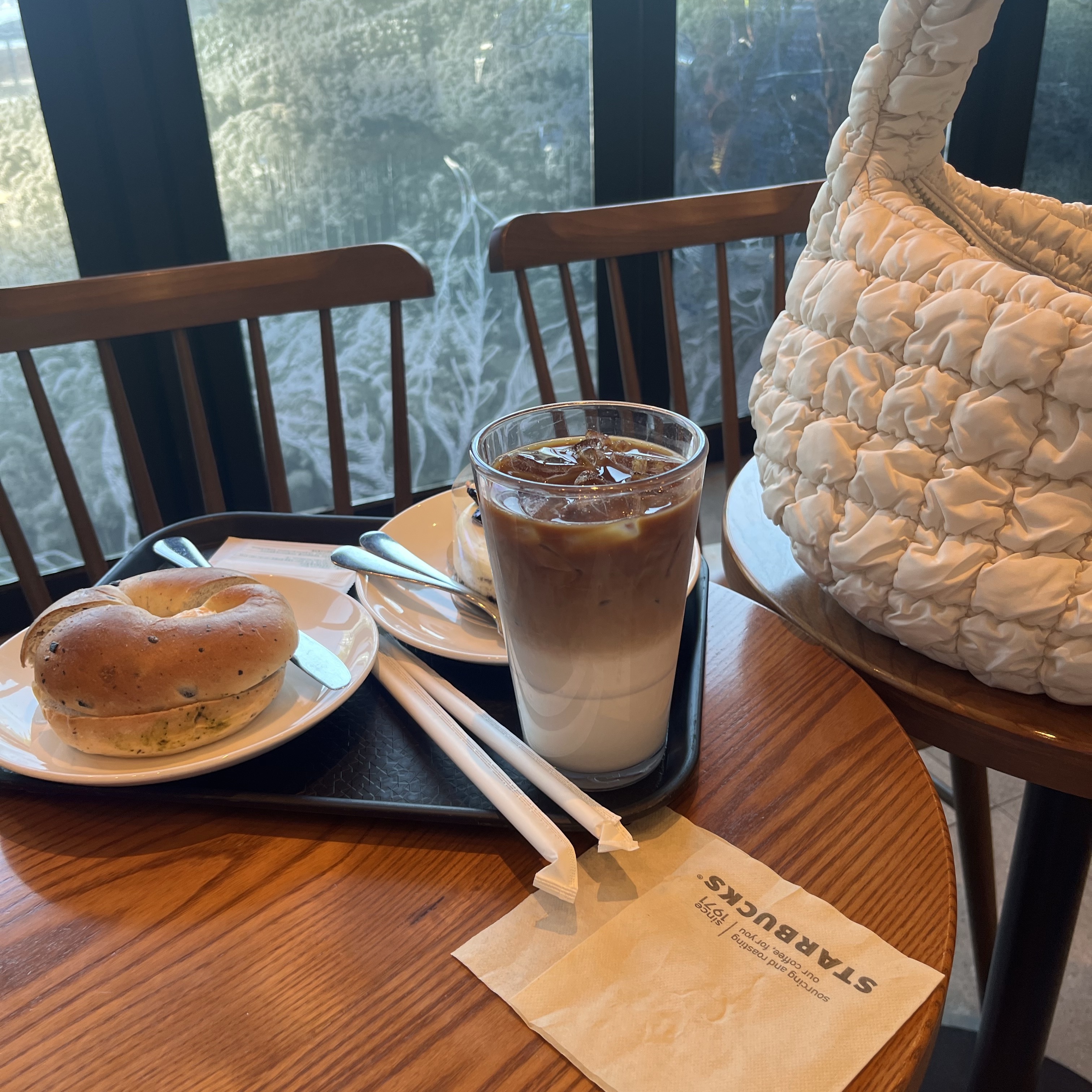 COS Quilted Mini Bag Cream 착용 스타일