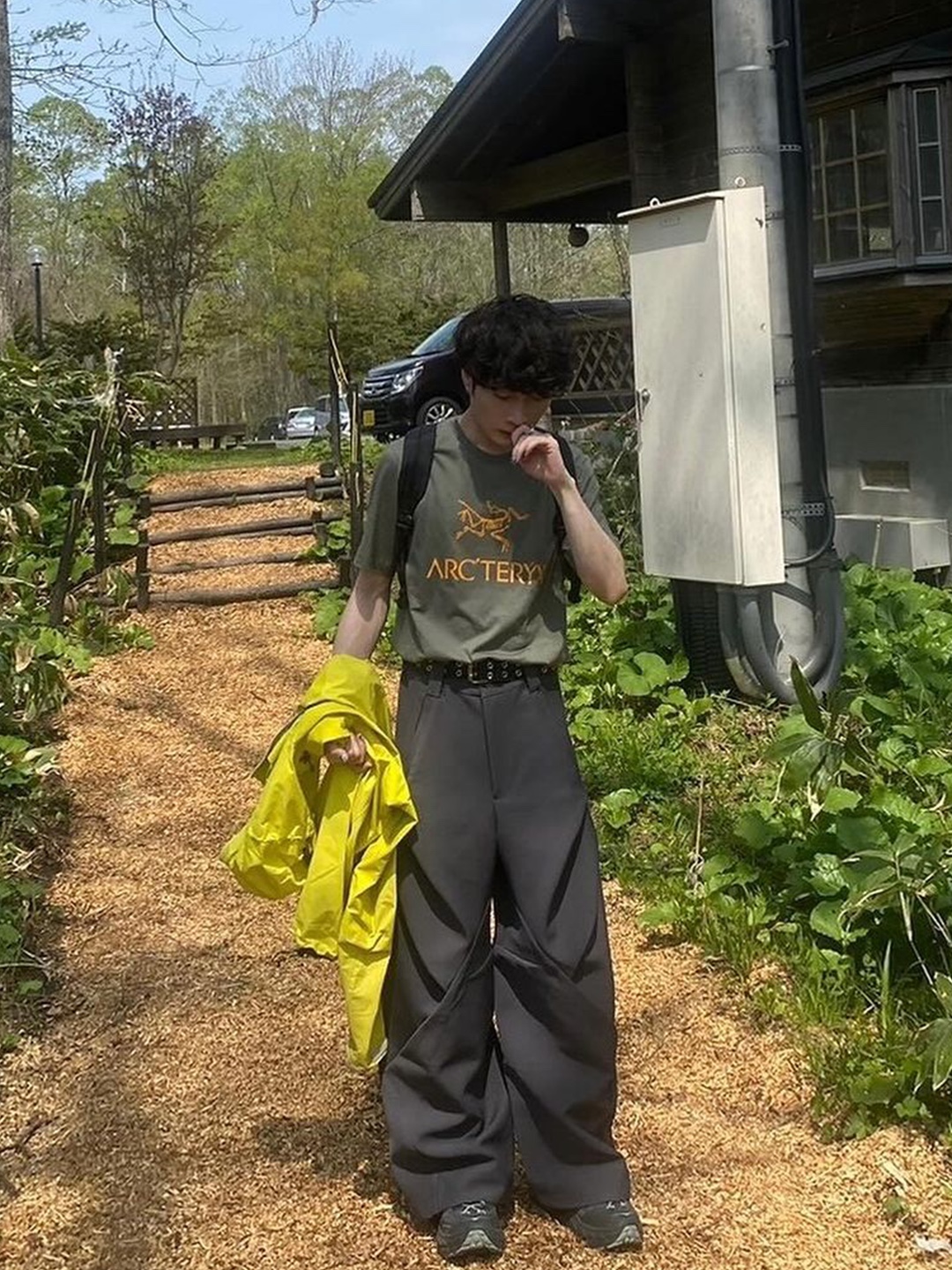 Arc'teryx Heliad 6 Crossbody Bag Black, Arc'teryx Mantis 1 Waistpack Black II 착용 스타일 - 5