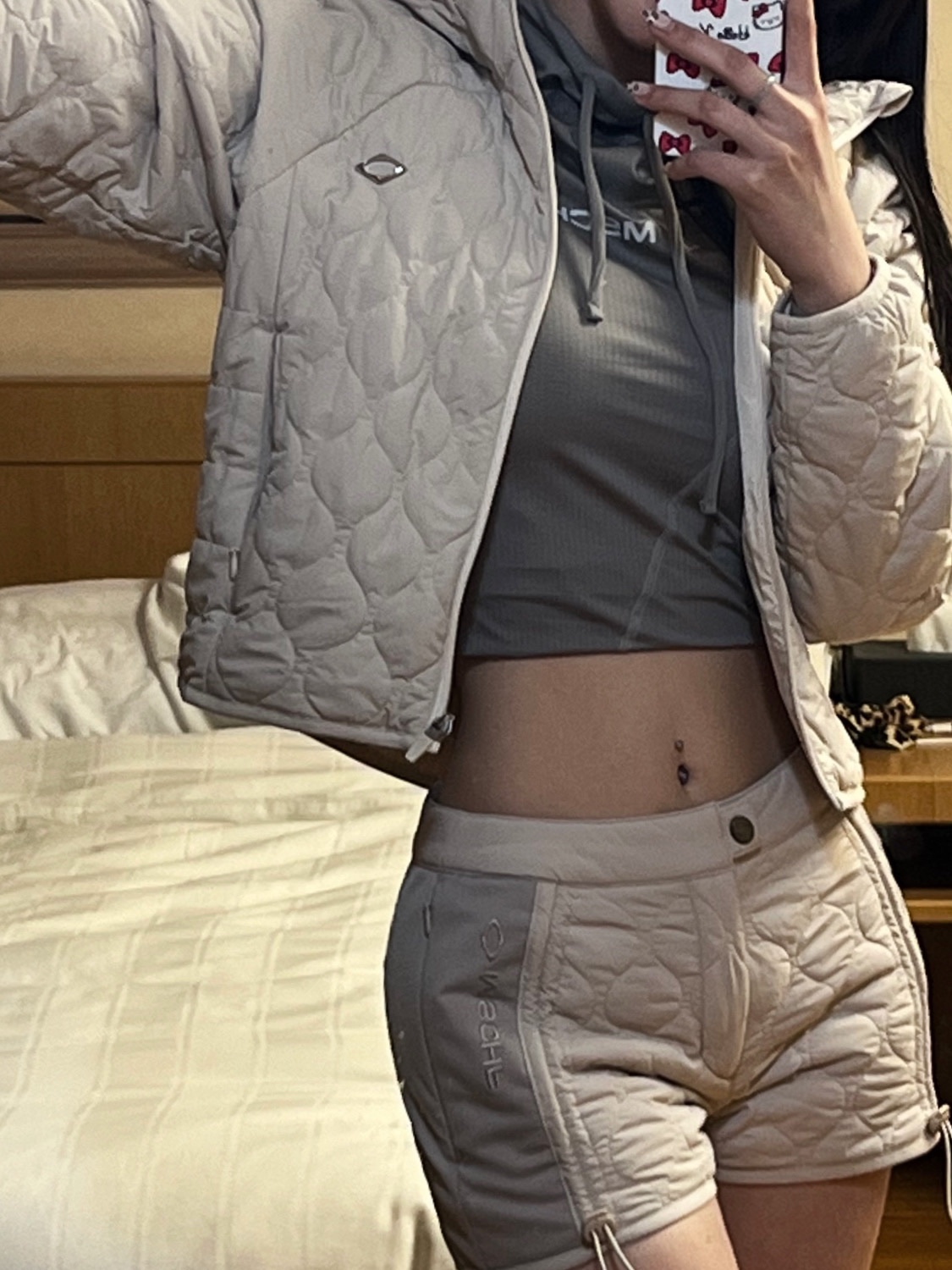 (W) Mischief Draped Turtleneck Top Grey, (W) Mischief Quilted Hooded Jacket Ivory 착용 스타일 - 2