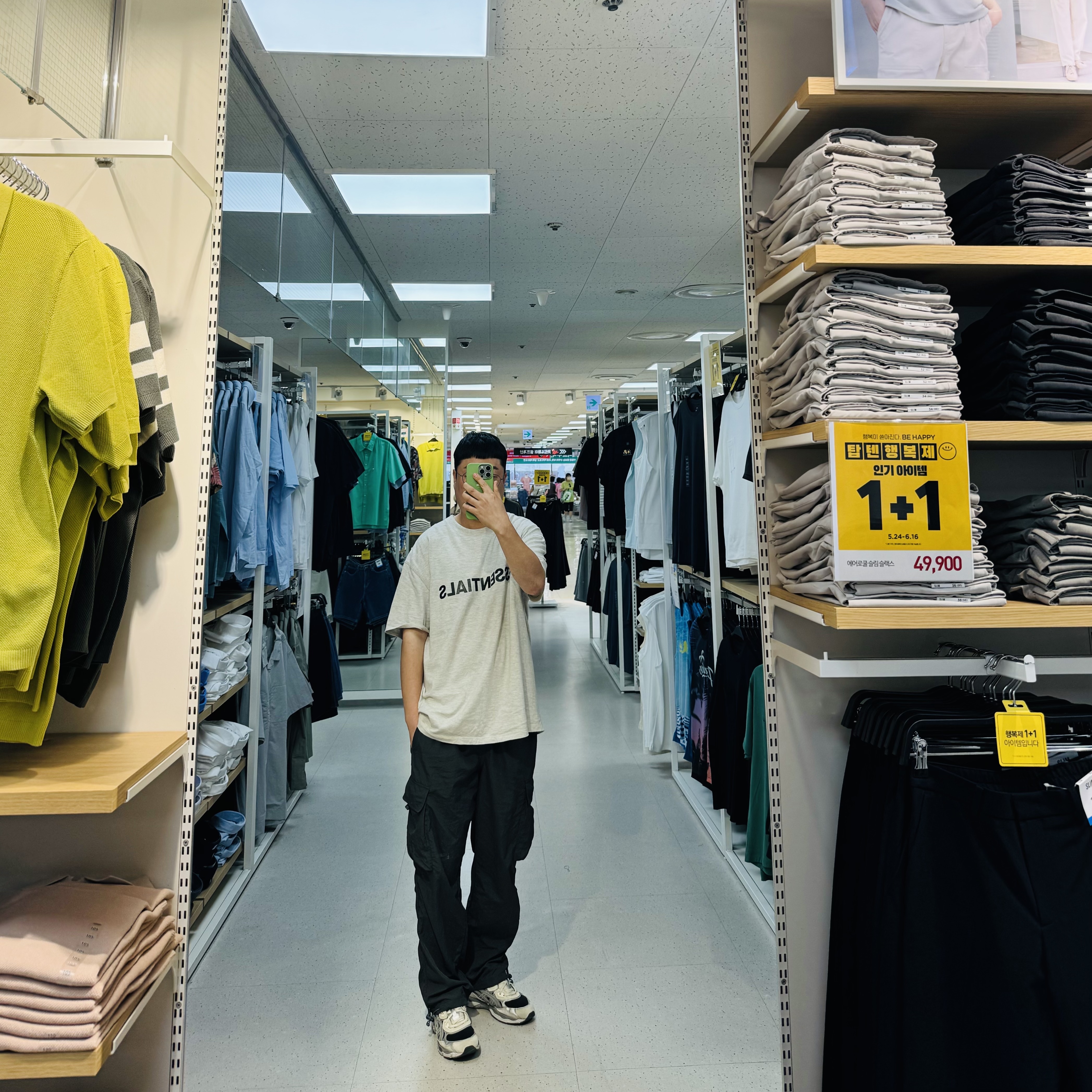 Essentials 3D Silicon Applique Boxy T-Shirt Oatmeal/Oatmeal Heather/Light Heather Oatmeal 2020, Asics Gel-NYC Black Clay Grey 착용 스타일