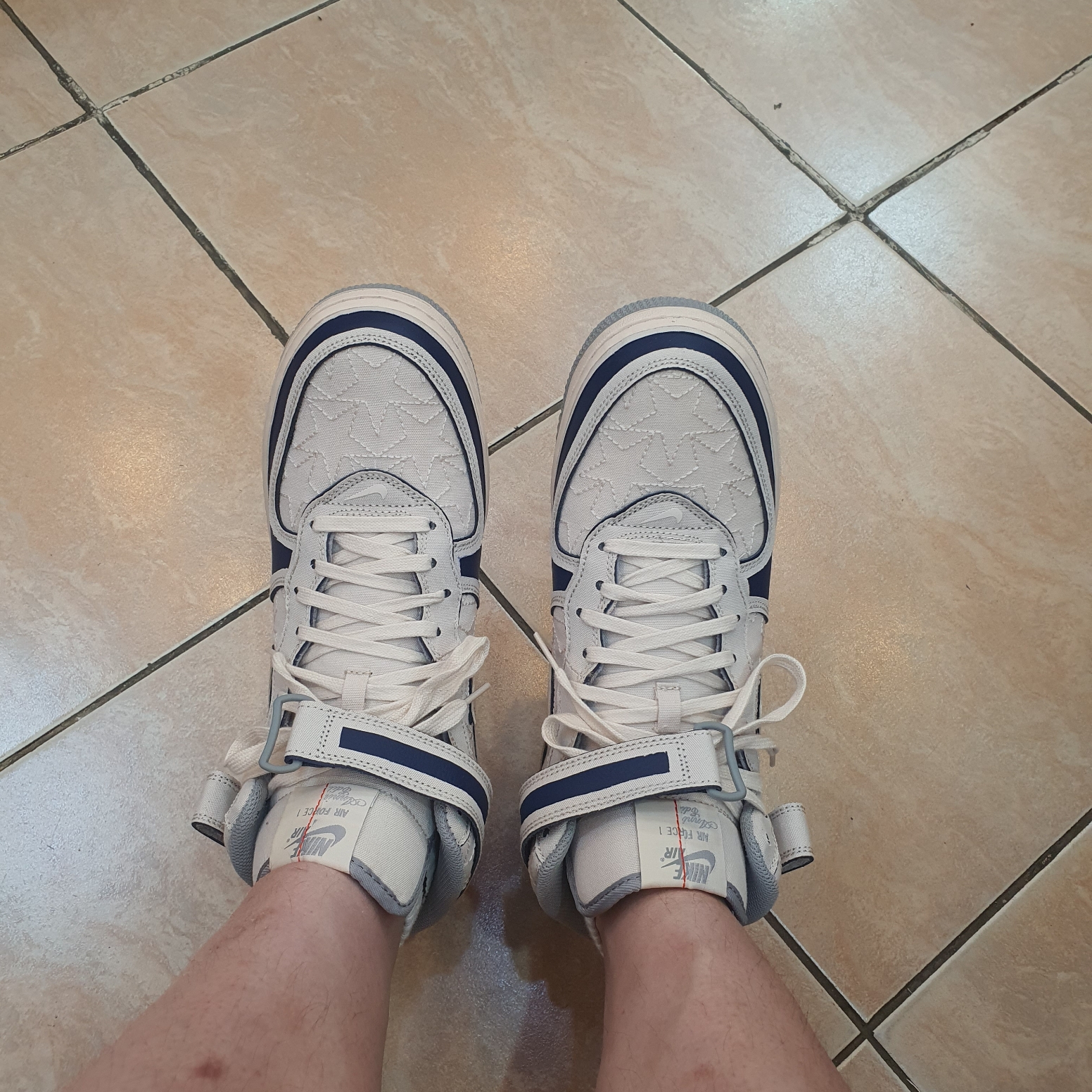 Nike Air Force 1 Mid '07 Pearl White 착용 스타일