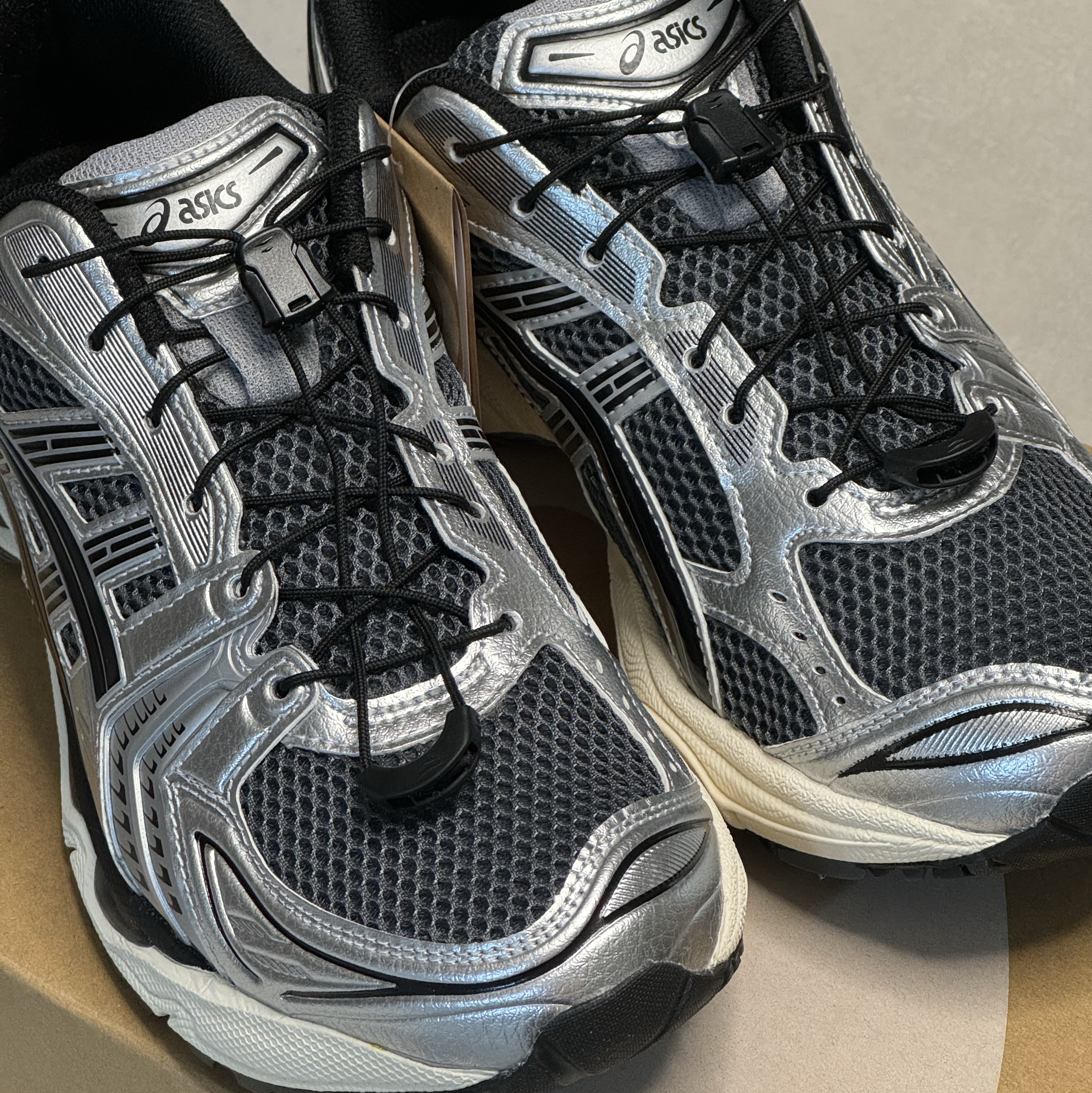 Asics Unlimited Gel-Kayano 14 Carrier Grey Black 착용 스타일 - 1