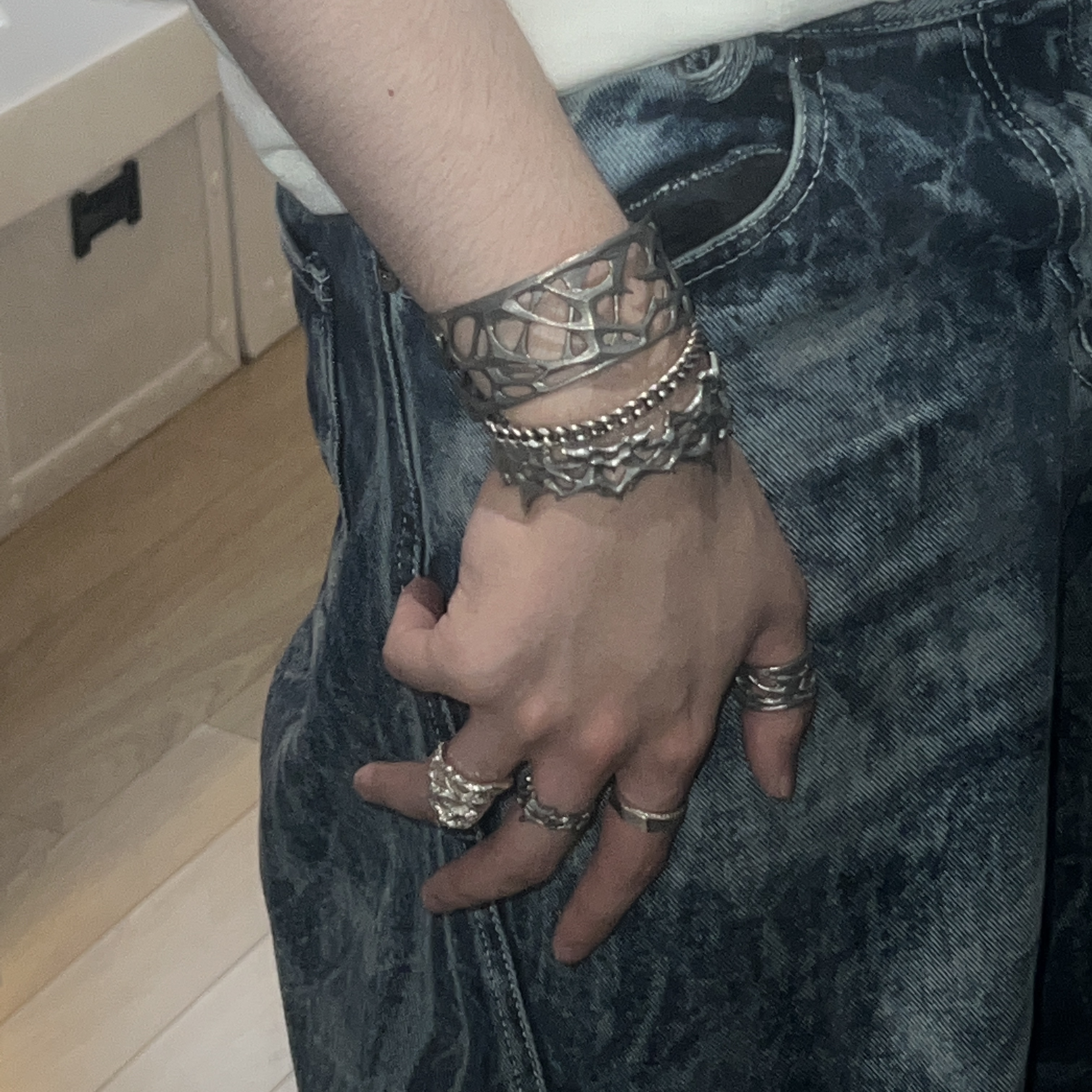 Test Artifact Shard Bracelet 001 Bash Edition Steel, Test Artifact Shard Bracelet 000 Steel 착용 스타일 - 1