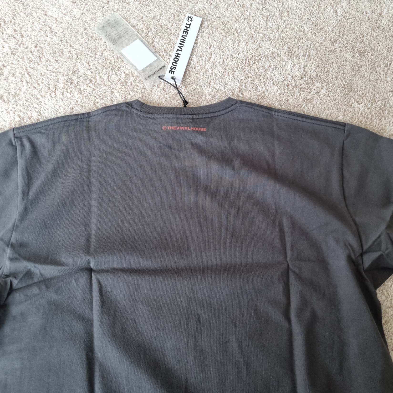 Thevinylhouse Old Car T-Shirt Charcoal 착용 스타일 - 6