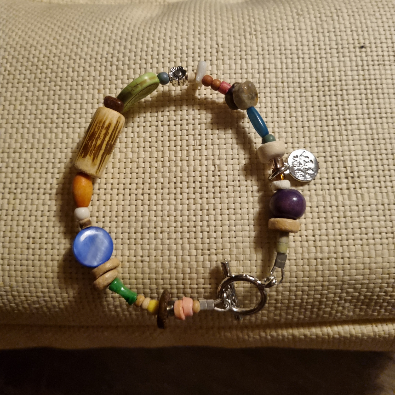 TOWTOW.ARCHIVE Paisley Symbol Bracelet Melon Green 착용 스타일 - 1
