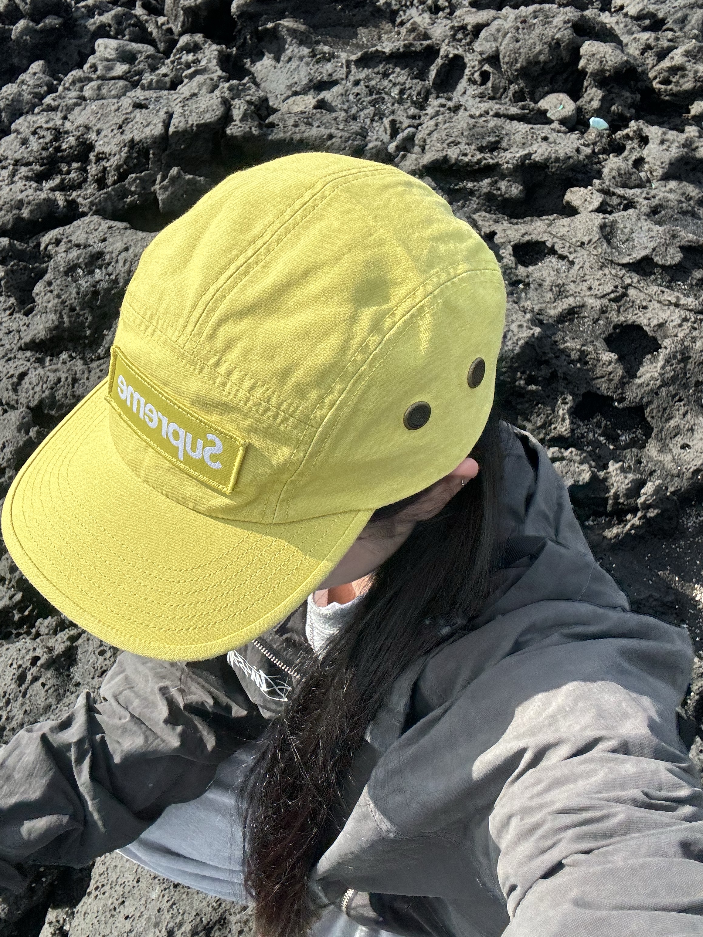 Supreme Military Camp Cap Dusty Gold - 23FW, Stussy Wave Dye Beach Shell Jacket Black 착용 스타일