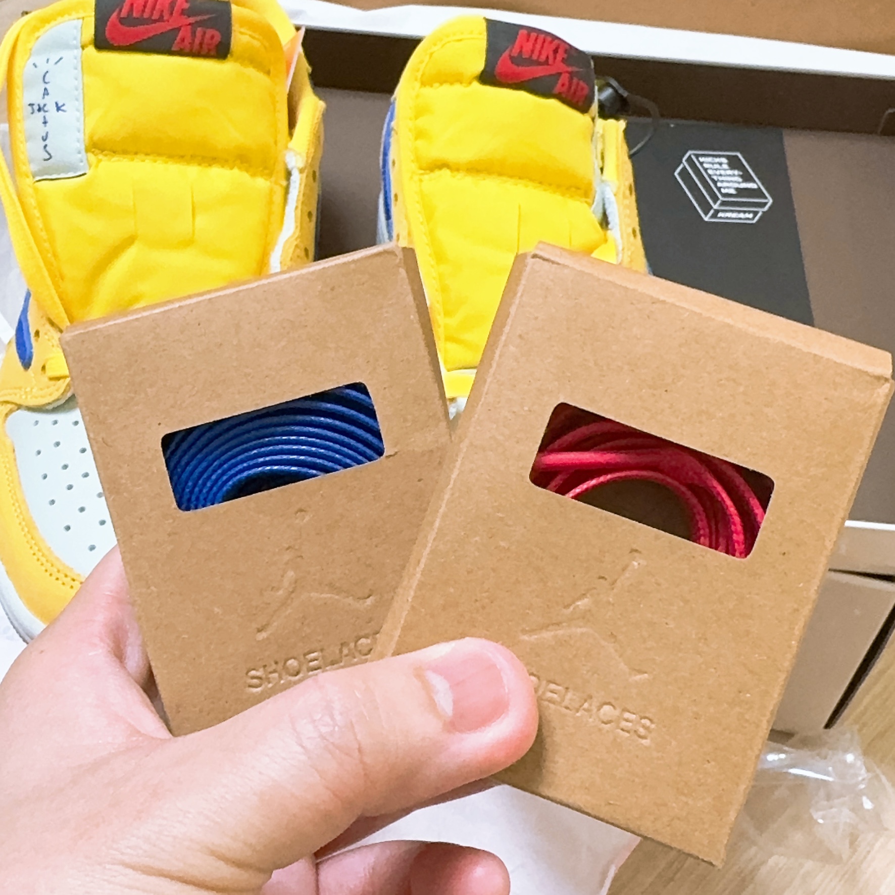 (W) Jordan 1 x Travis Scott Retro Low OG SP Canary 착용 스타일 - 2