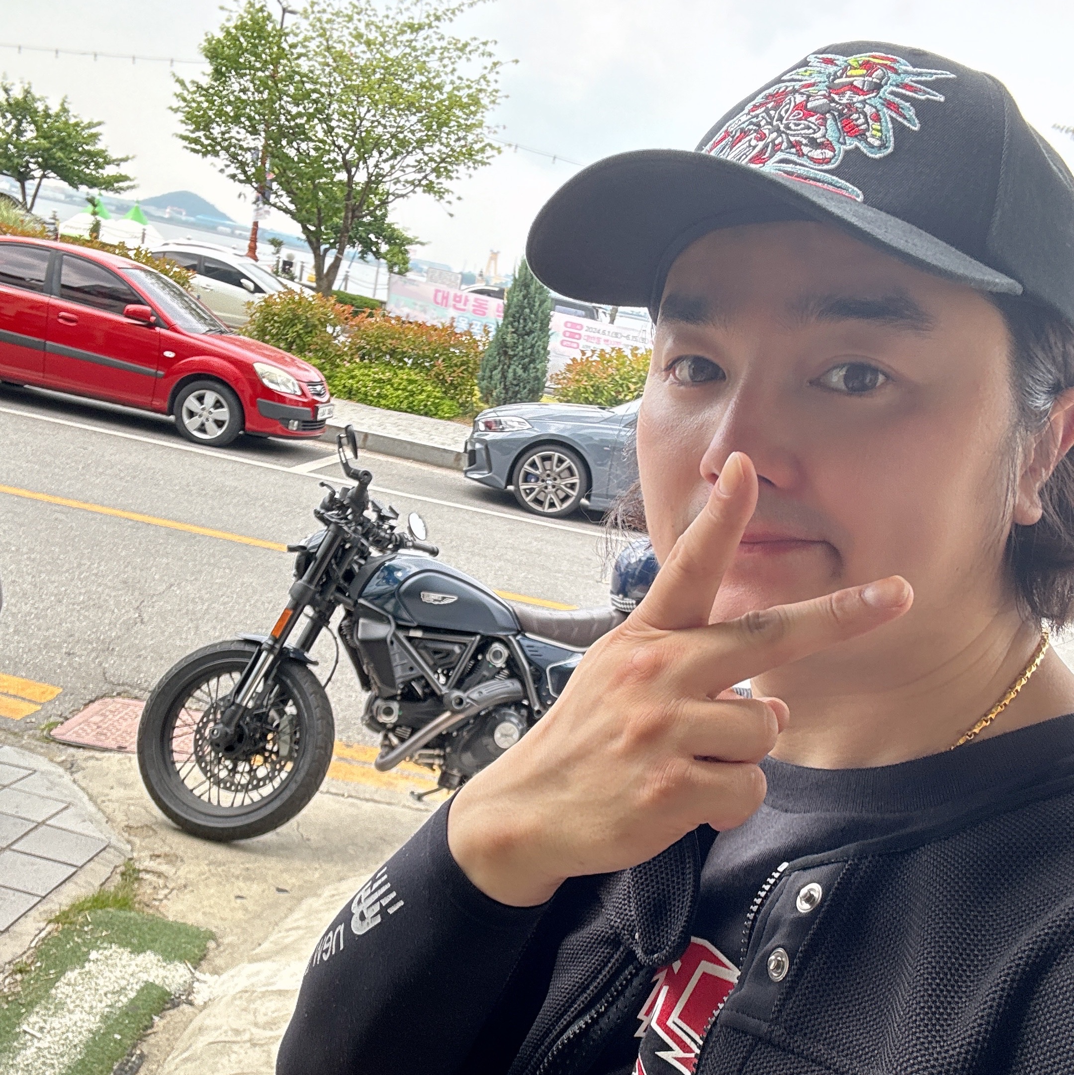 Supreme x Ducati 6-Panel Black - 24SS, Supreme x Ducati Bike T-Shirt Black - 24SS 착용 스타일 - 2