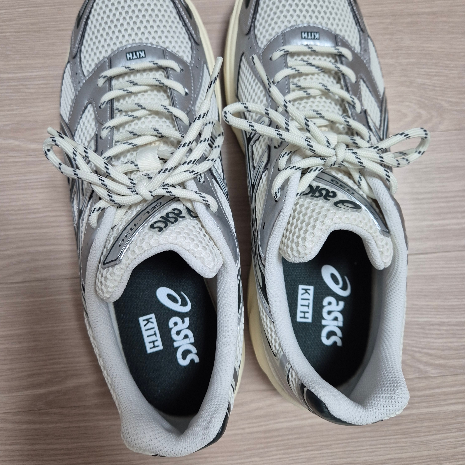 Asics x Kith Gel-1130 Cream Scarab 착용 스타일 - 4