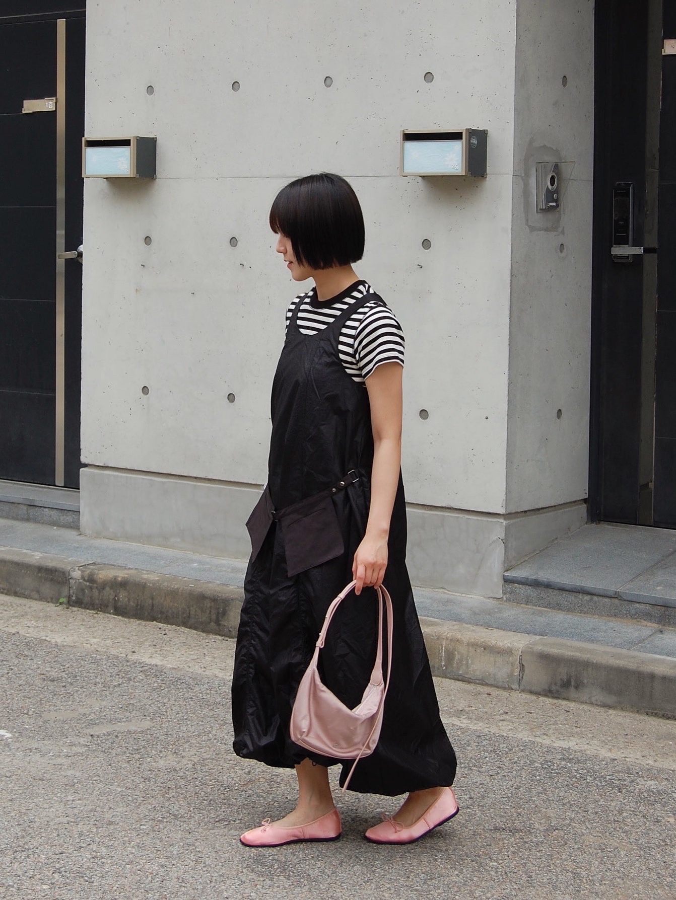 Stand Oil Kitten Bag Soft Pink 착용 스타일 - 1