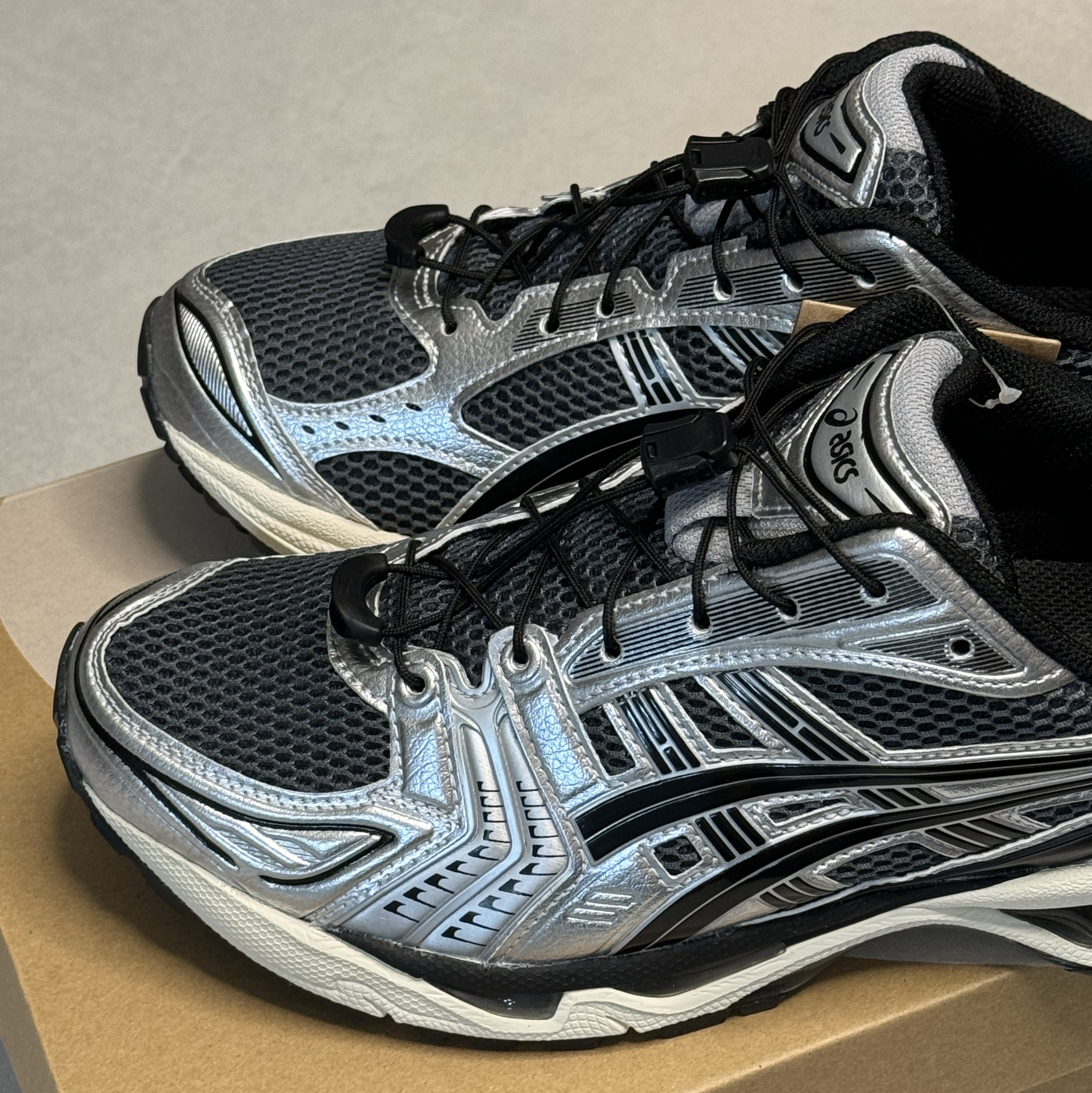 Asics Unlimited Gel-Kayano 14 Carrier Grey Black 착용 스타일 - 3