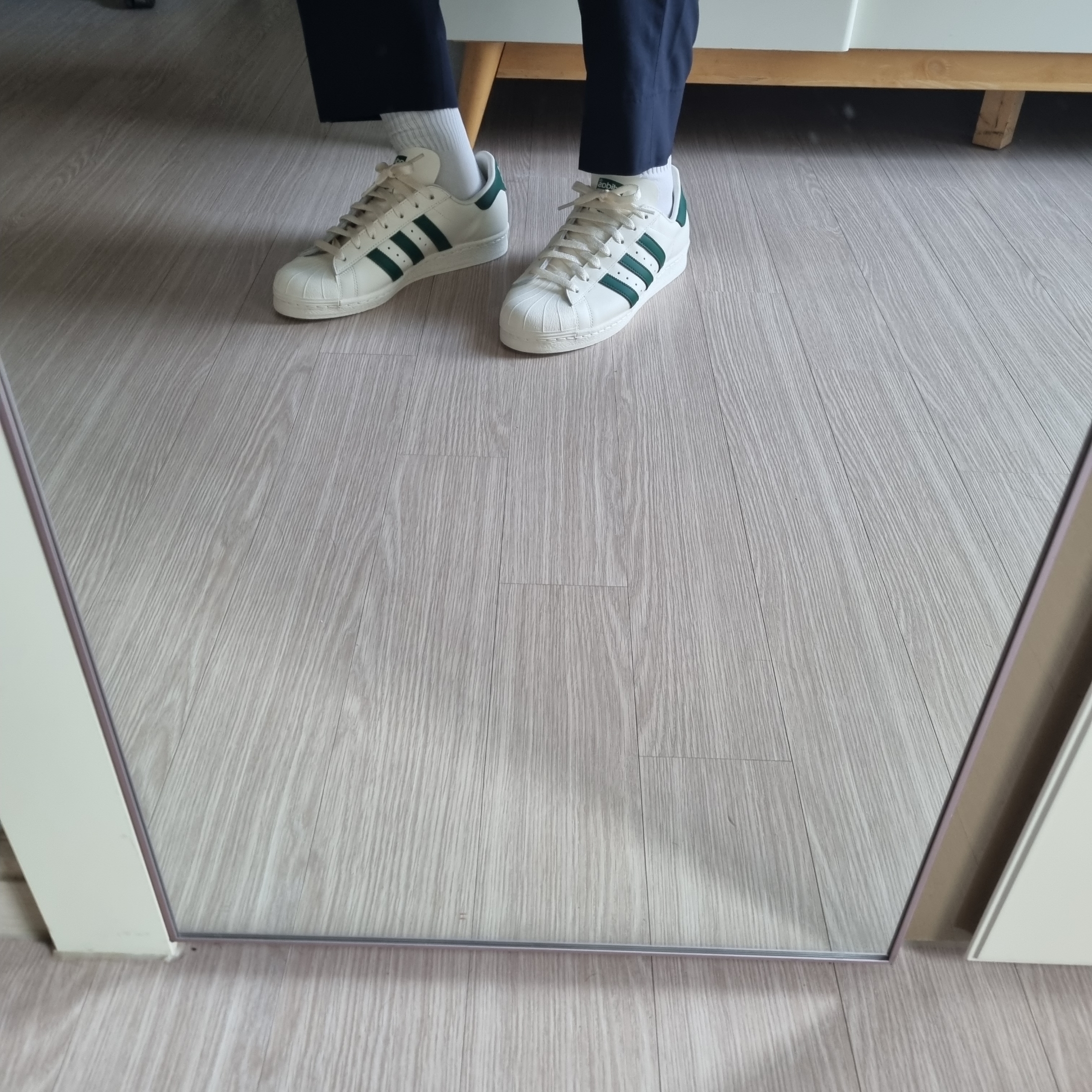 Adidas Superstar 82 Off White Dark Green 착용 스타일 - 3