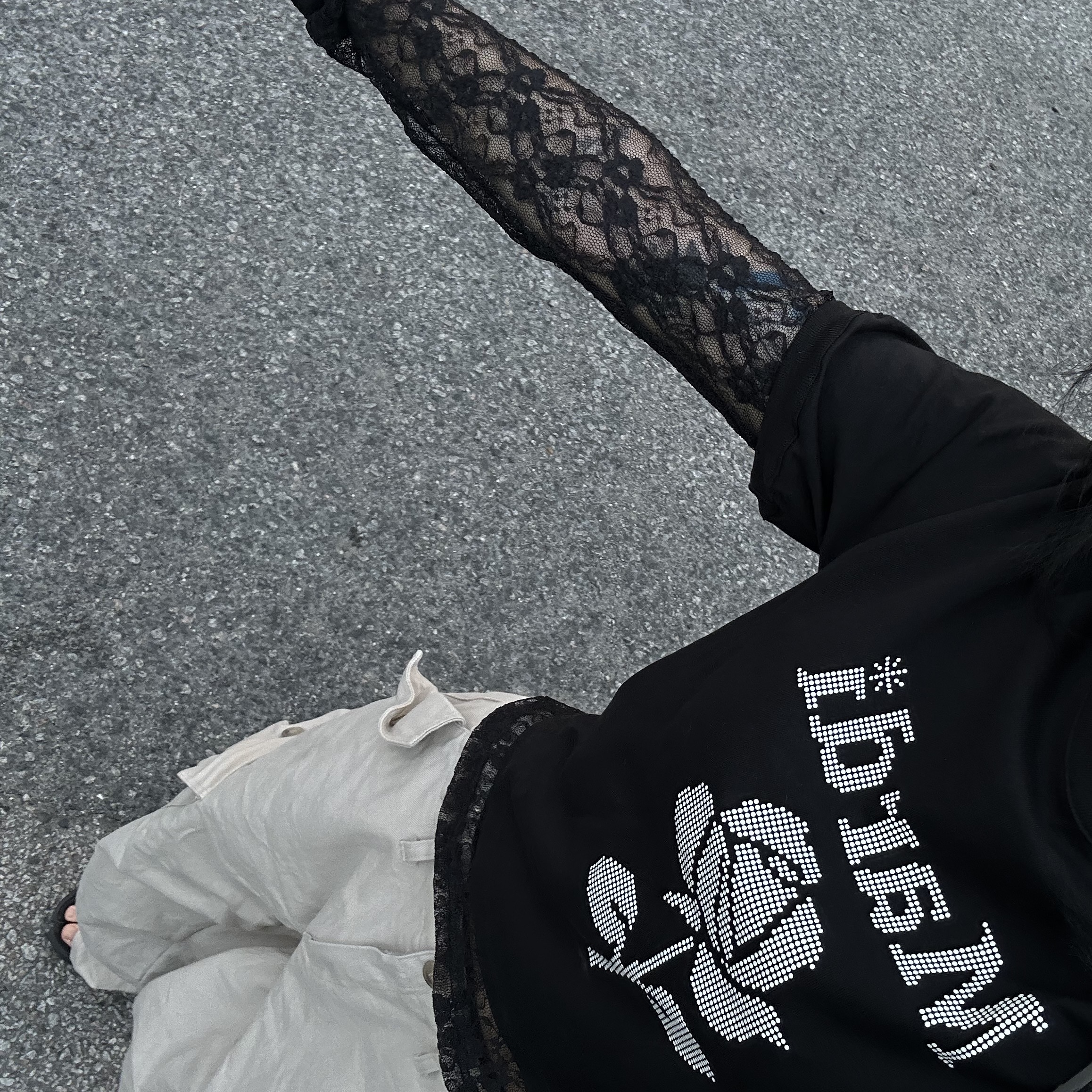 Mardi X Nardis Rose T Shirt Tight Fit Black 착용 스타일 - 1