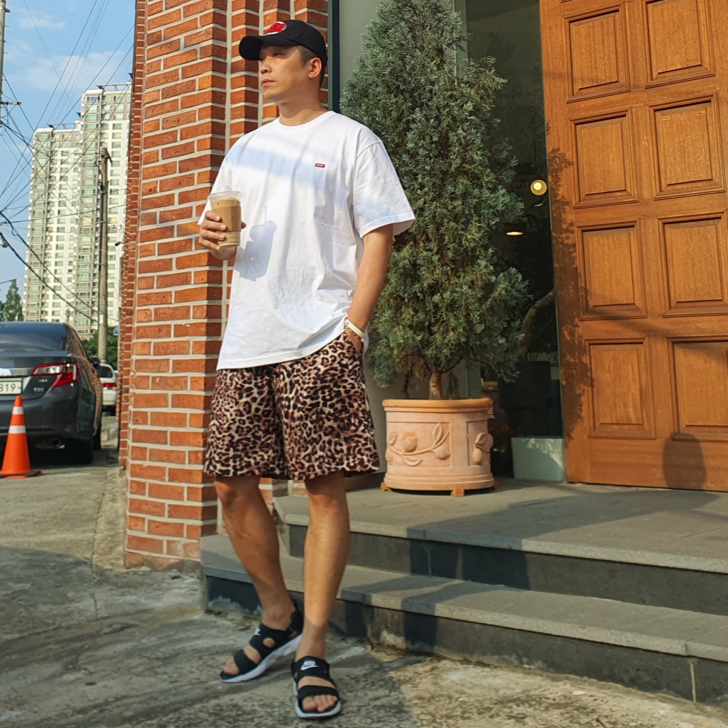 (W) Nike Owaysis Sandal Black White, Supreme Small Box T-Shirt White - 24SS 착용 스타일