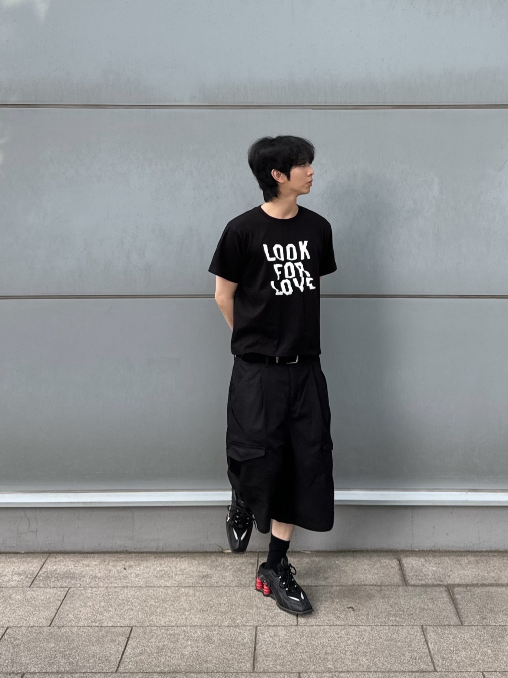 Nike x Martine Rose Shox MR4 Black 착용 스타일 - 4
