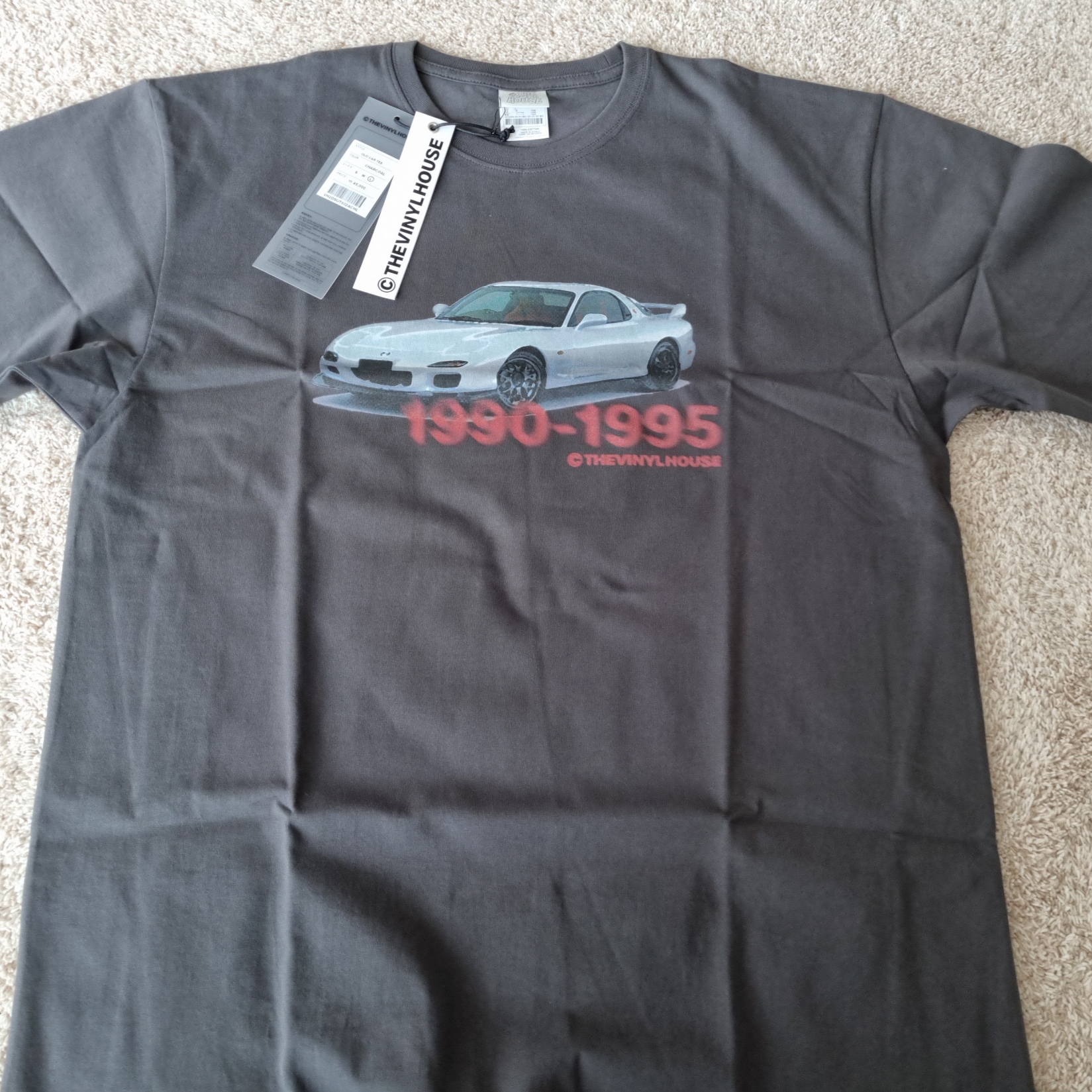 Thevinylhouse Old Car T-Shirt Charcoal 착용 스타일 - 5