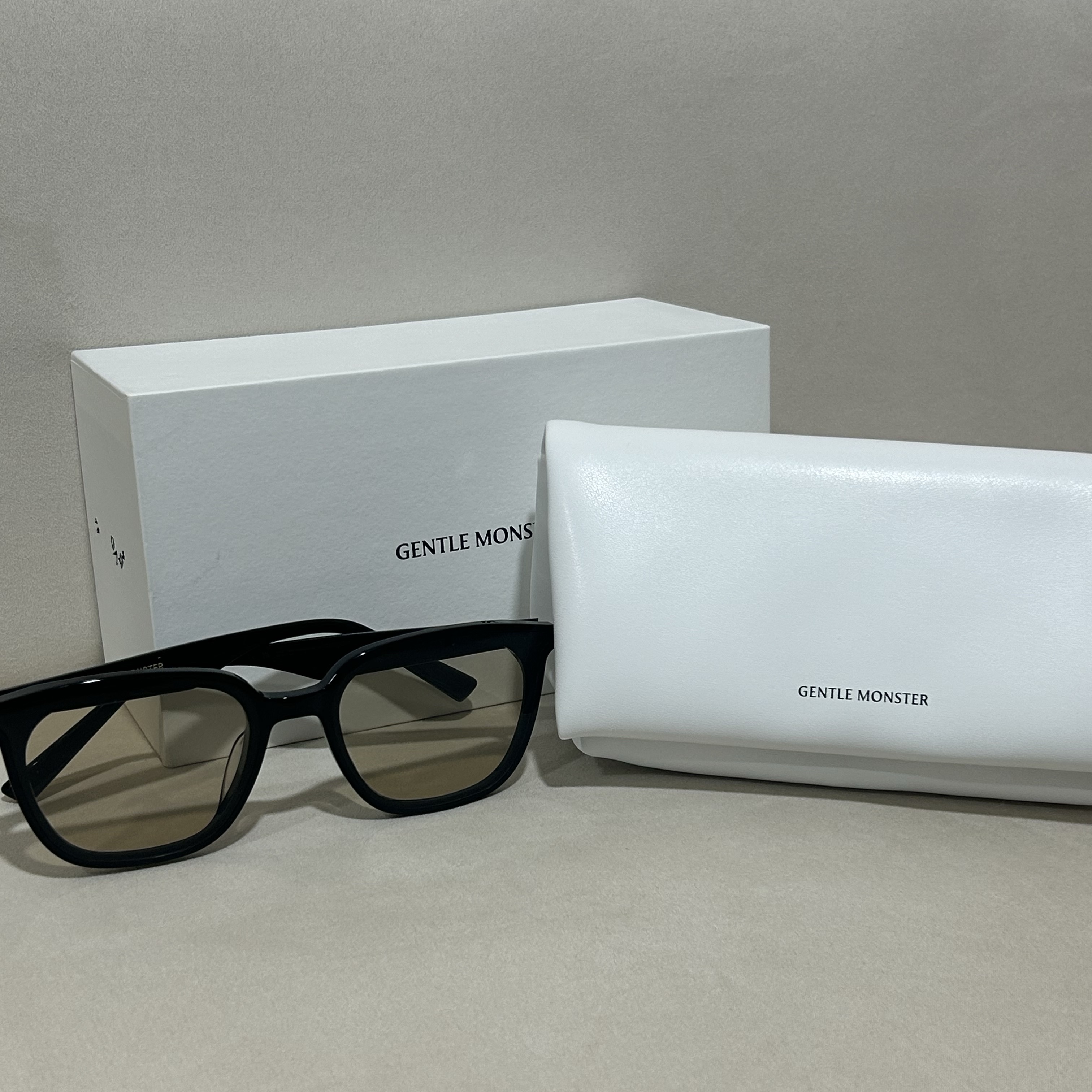 Gentle Monster Lilit 01 BR Black Brown 착용 스타일
