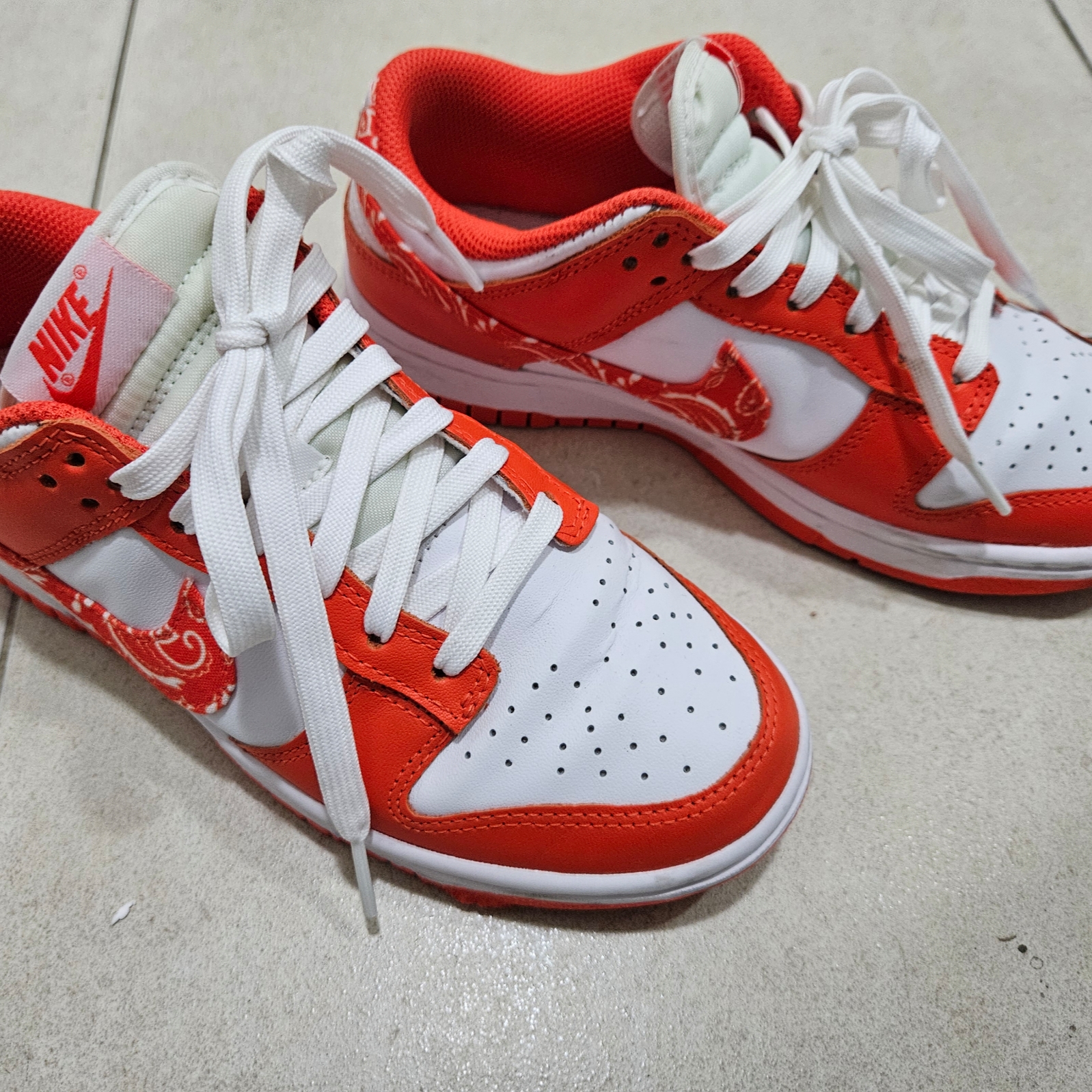 (W) Nike Dunk Low Essential Orange Paisley 착용 스타일