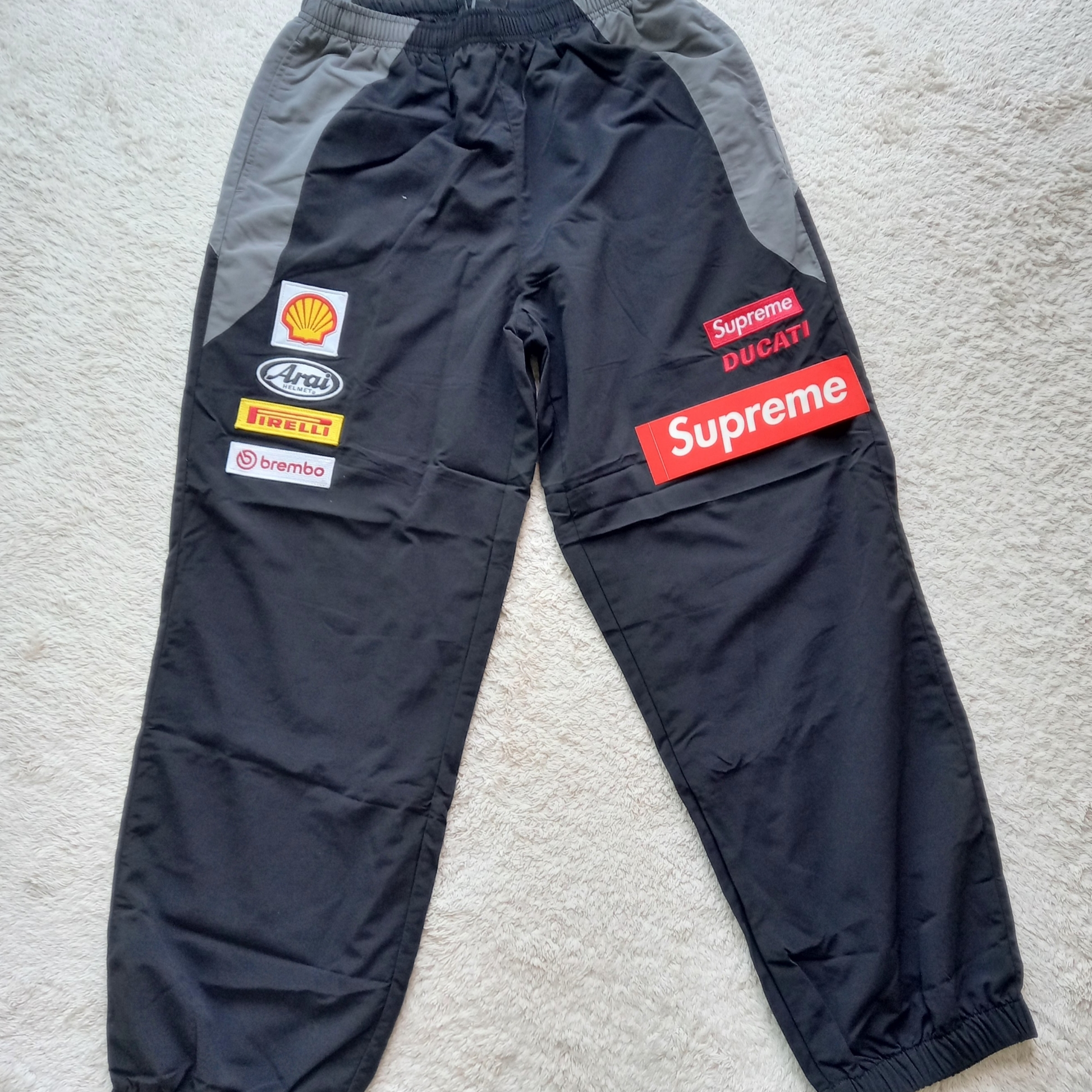 Supreme x Ducati Track Jacket Black - 24SS, Supreme x Ducati Logos T-Shirt Black - 24SS 착용 스타일 - 6