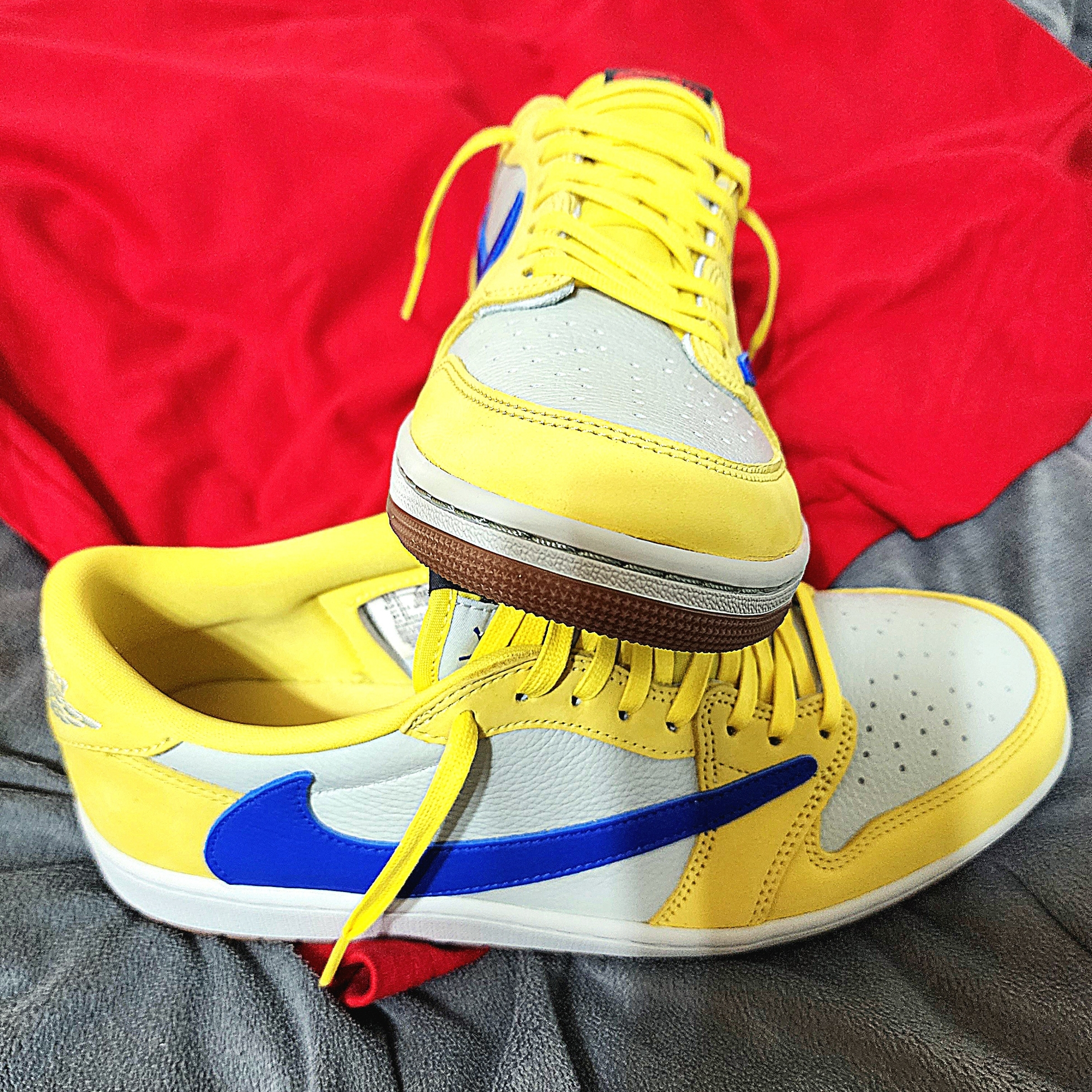 (W) Jordan 1 x Travis Scott Retro Low OG SP Canary 착용 스타일 - 3