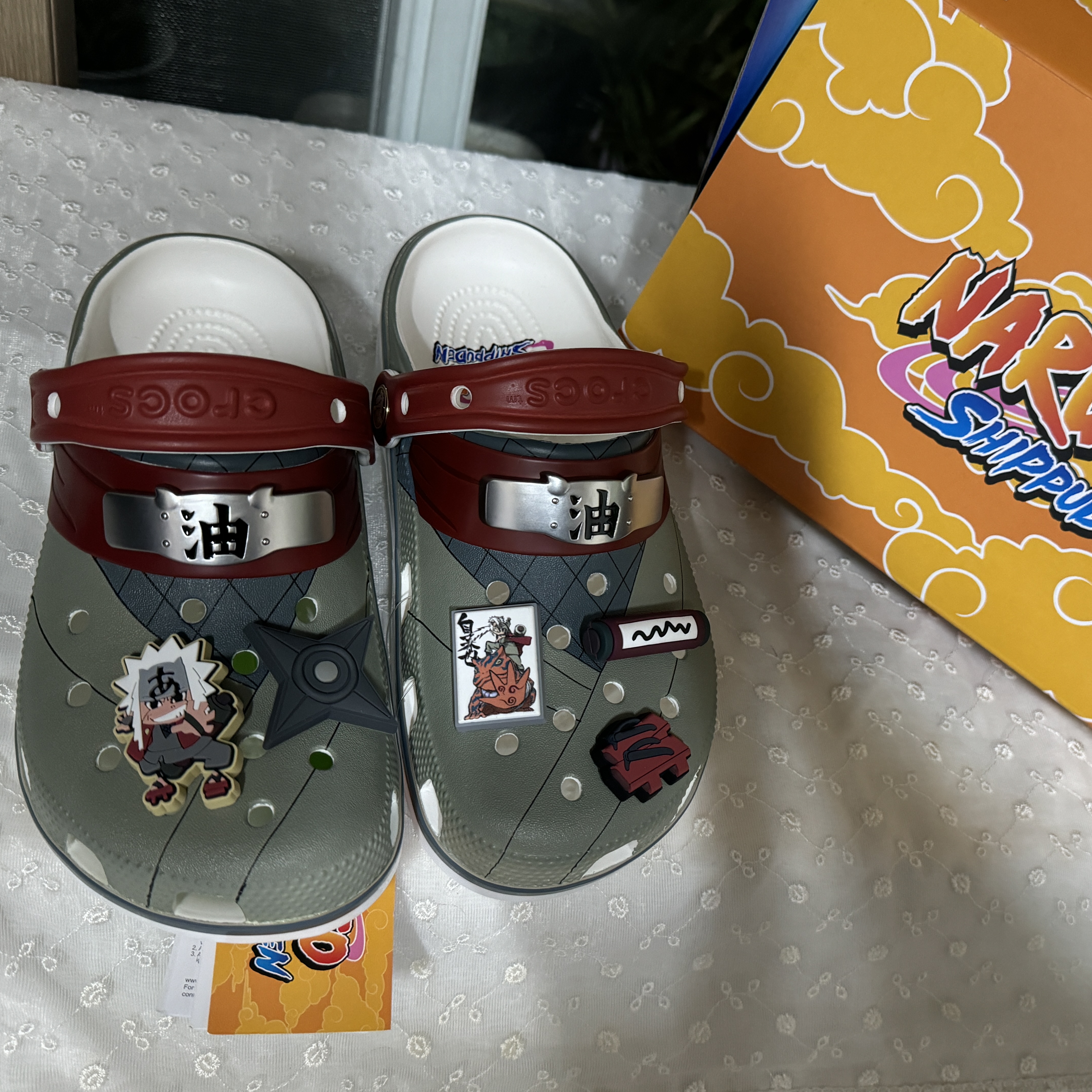 Crocs x Naruto Jiraiya Classic Clog White 착용 스타일