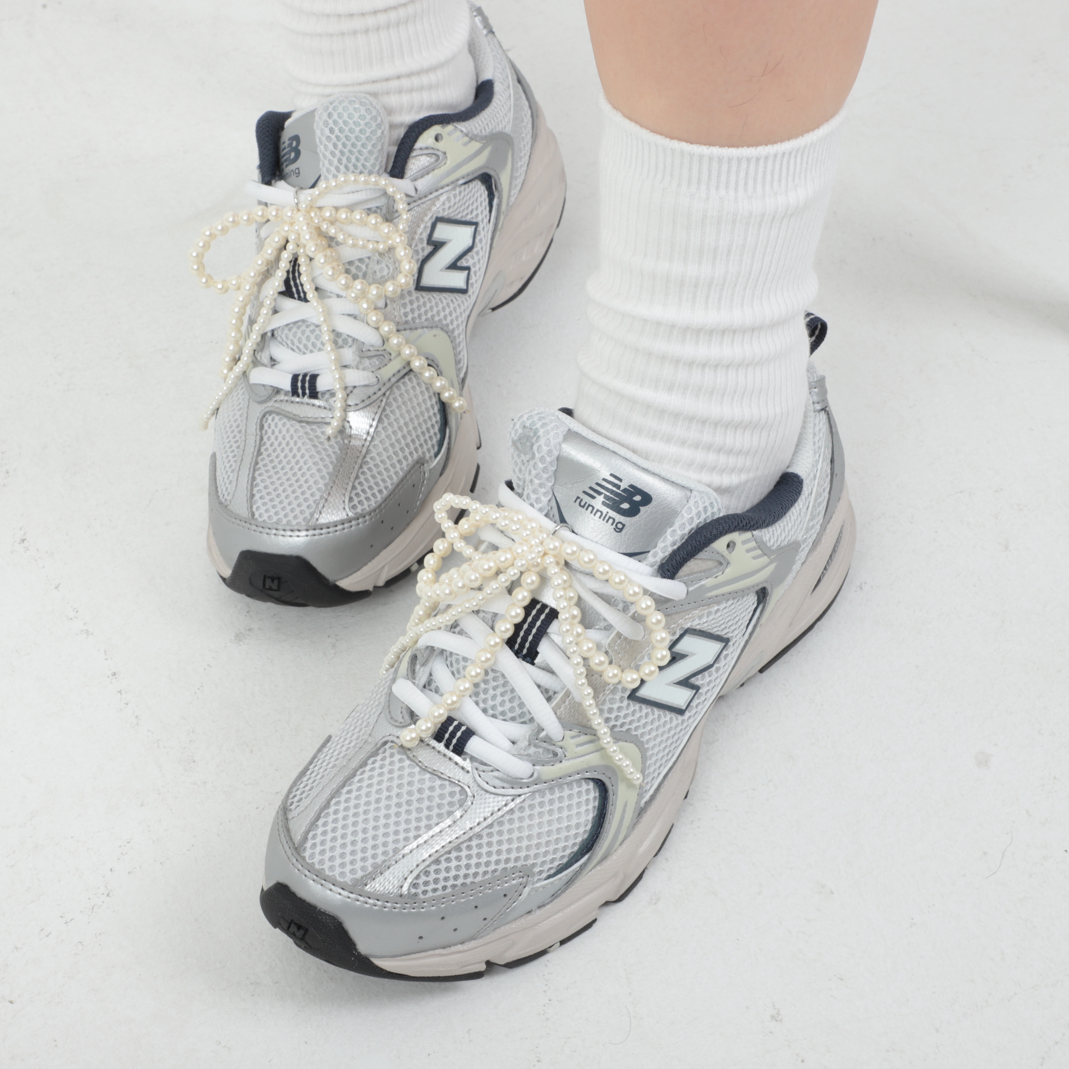 New Balance 530 Steel Grey 착용 스타일 - 1