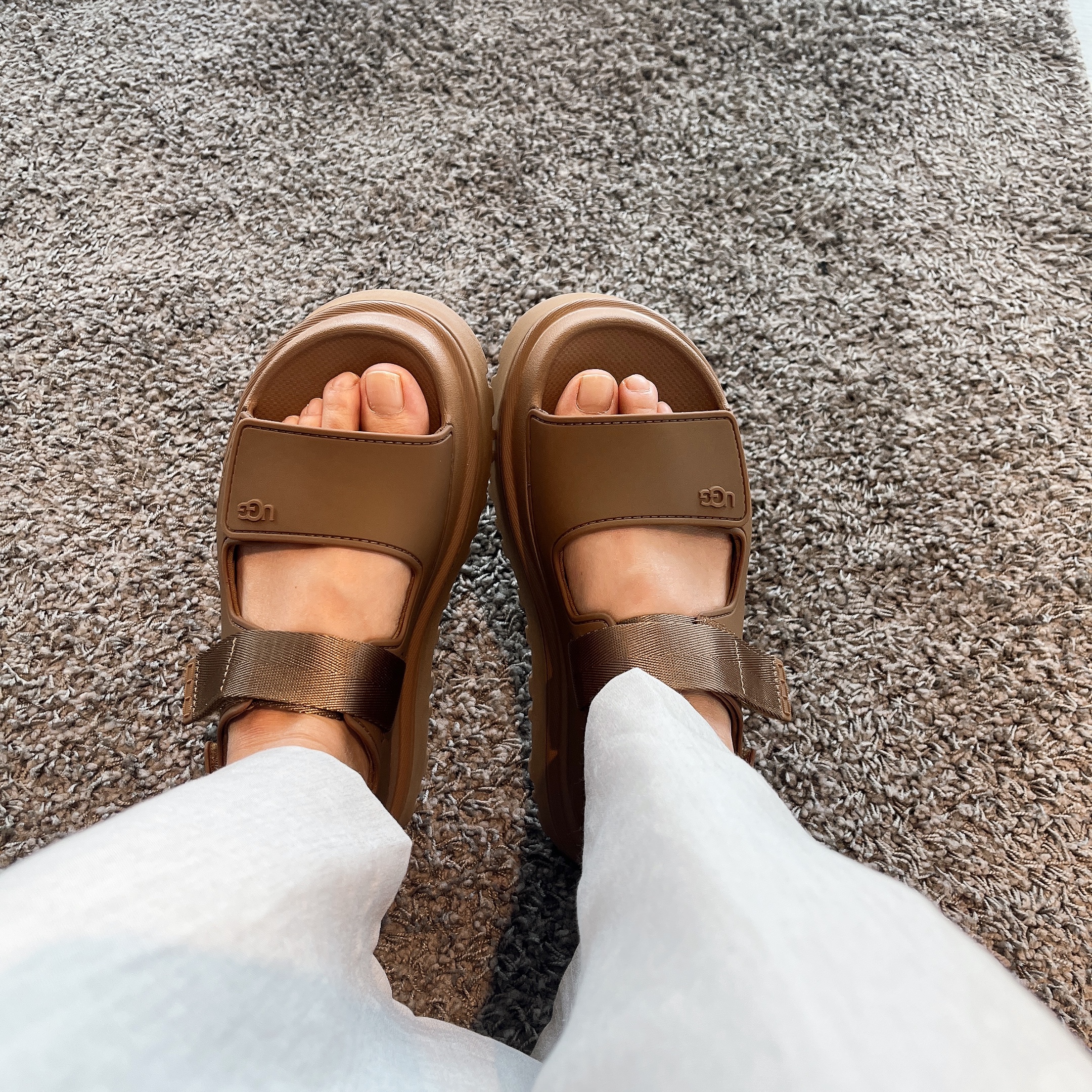 (W) UGG GoldenGlow Bison Brown 착용 스타일