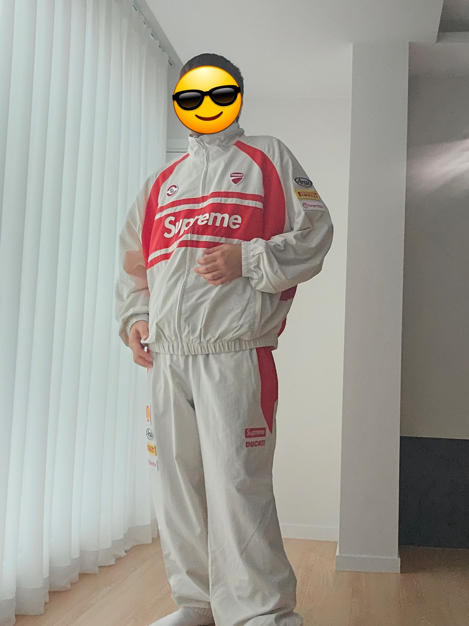 Supreme x Ducati Track Jacket Light Grey - 24SS, Supreme x Ducati Track Pants Light Grey - 24SS 착용 스타일 - 2
