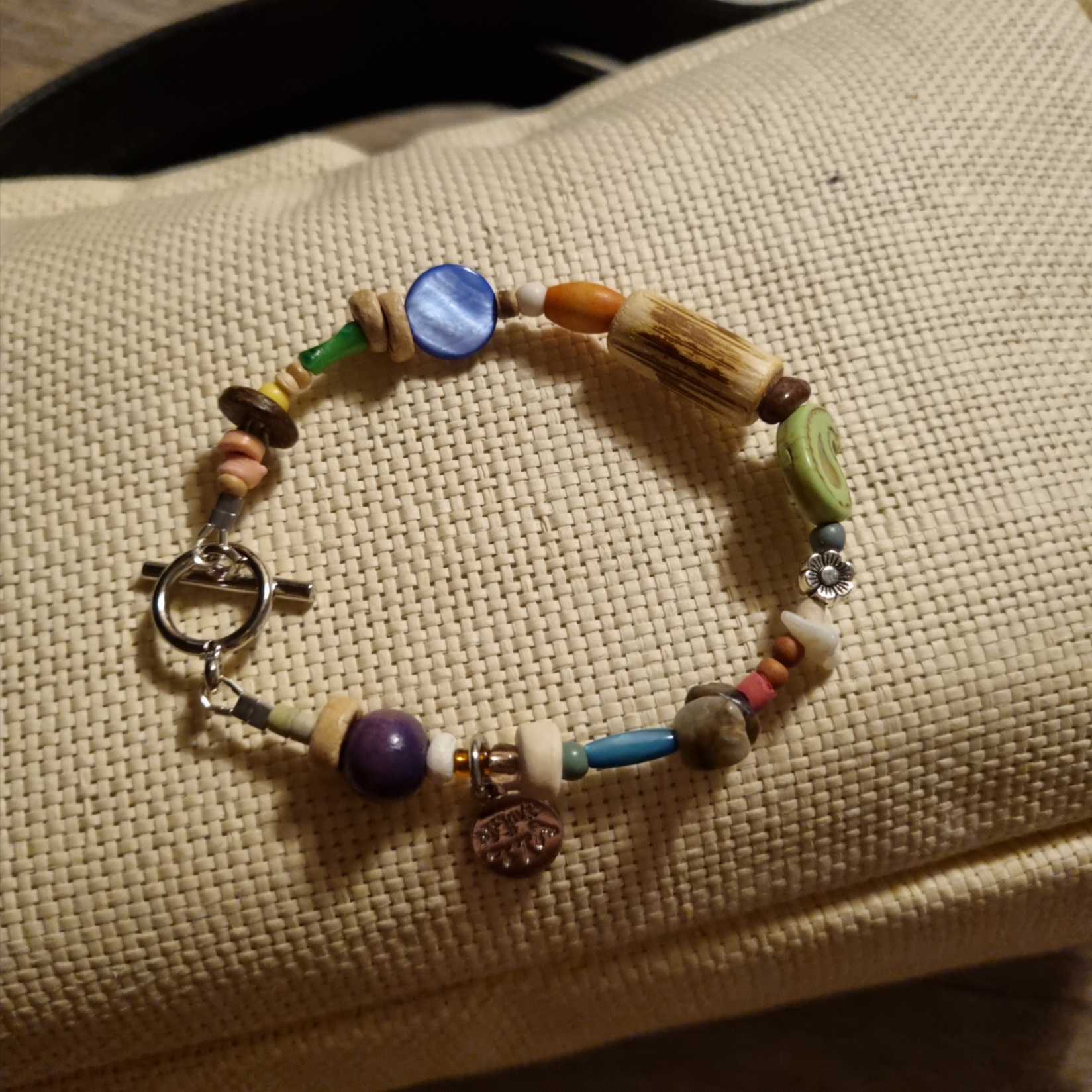 TOWTOW.ARCHIVE Paisley Symbol Bracelet Melon Green 착용 스타일 - 3