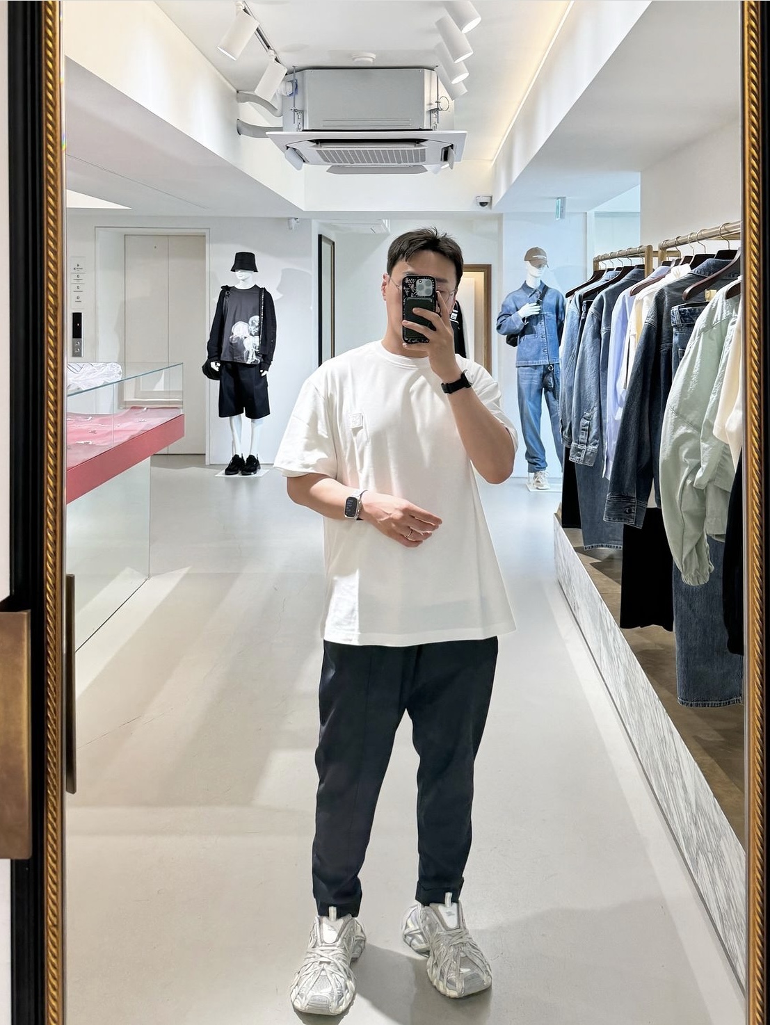 Balenciaga 3XL Extreme Lace Sneakers Egg Shell, Wooyoungmi Swaying Flower Back Logo T-Shirt White - 24FW 착용 스타일 - 1