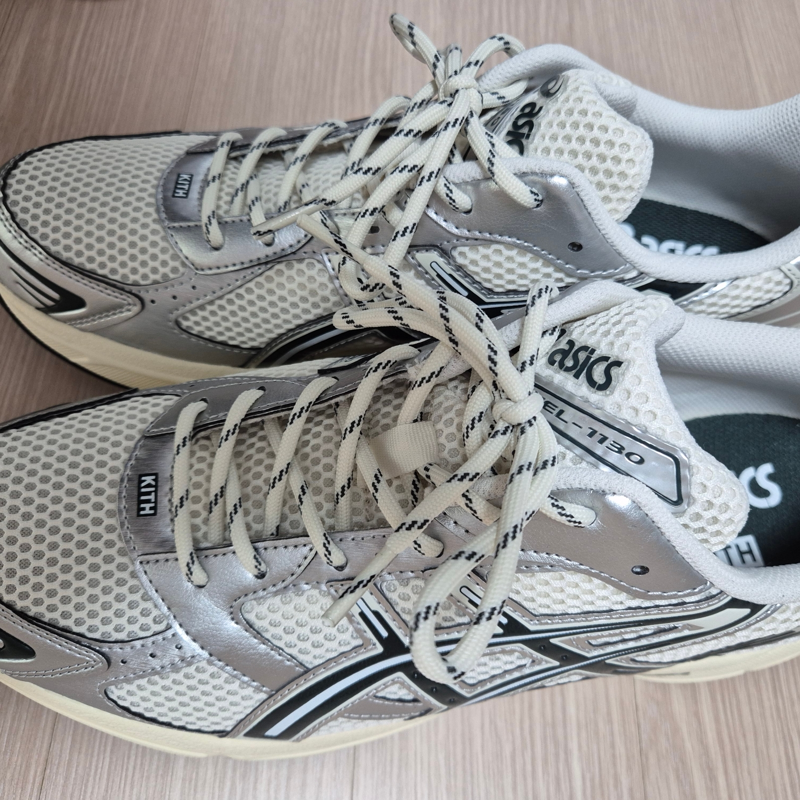 Asics x Kith Gel-1130 Cream Scarab 착용 스타일 - 2