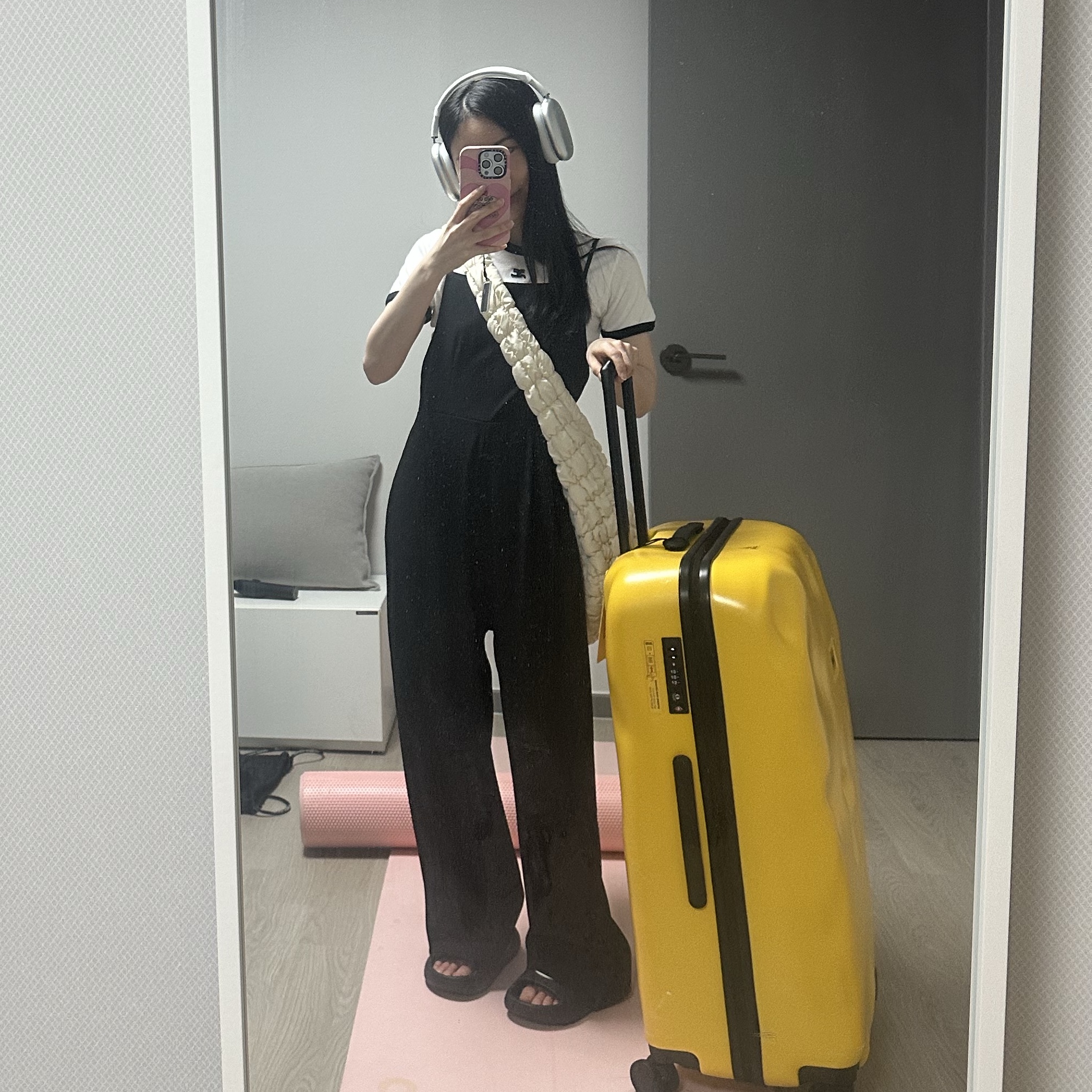 (W) Courreges Reedition Bumpy Contrast T-Shirt Heritage White Black, Apple AirPods Max Lightning Silver (Korean Ver.) 착용 스타일