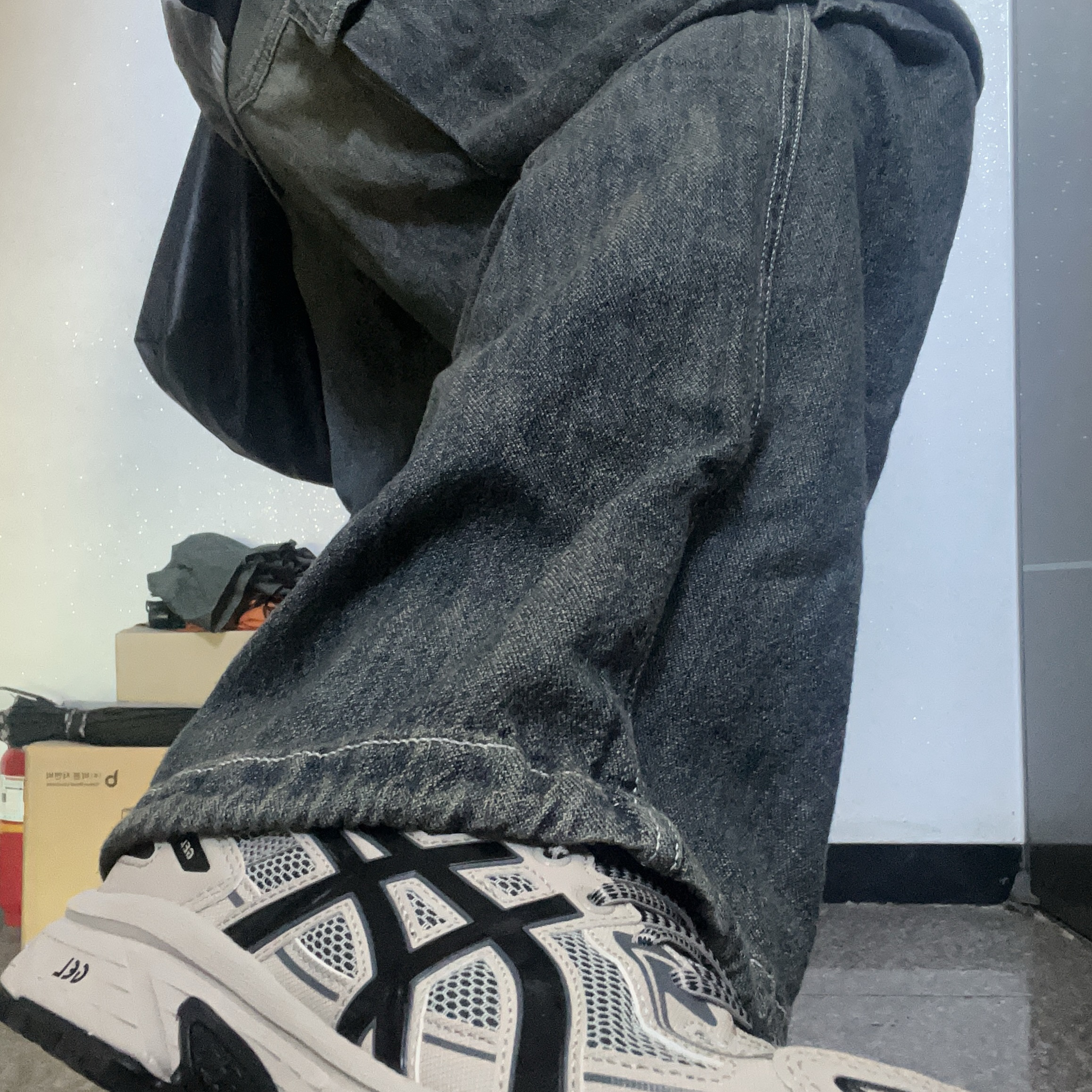 Asics Gel-Venture 6 Feather Grey Black 착용 스타일
