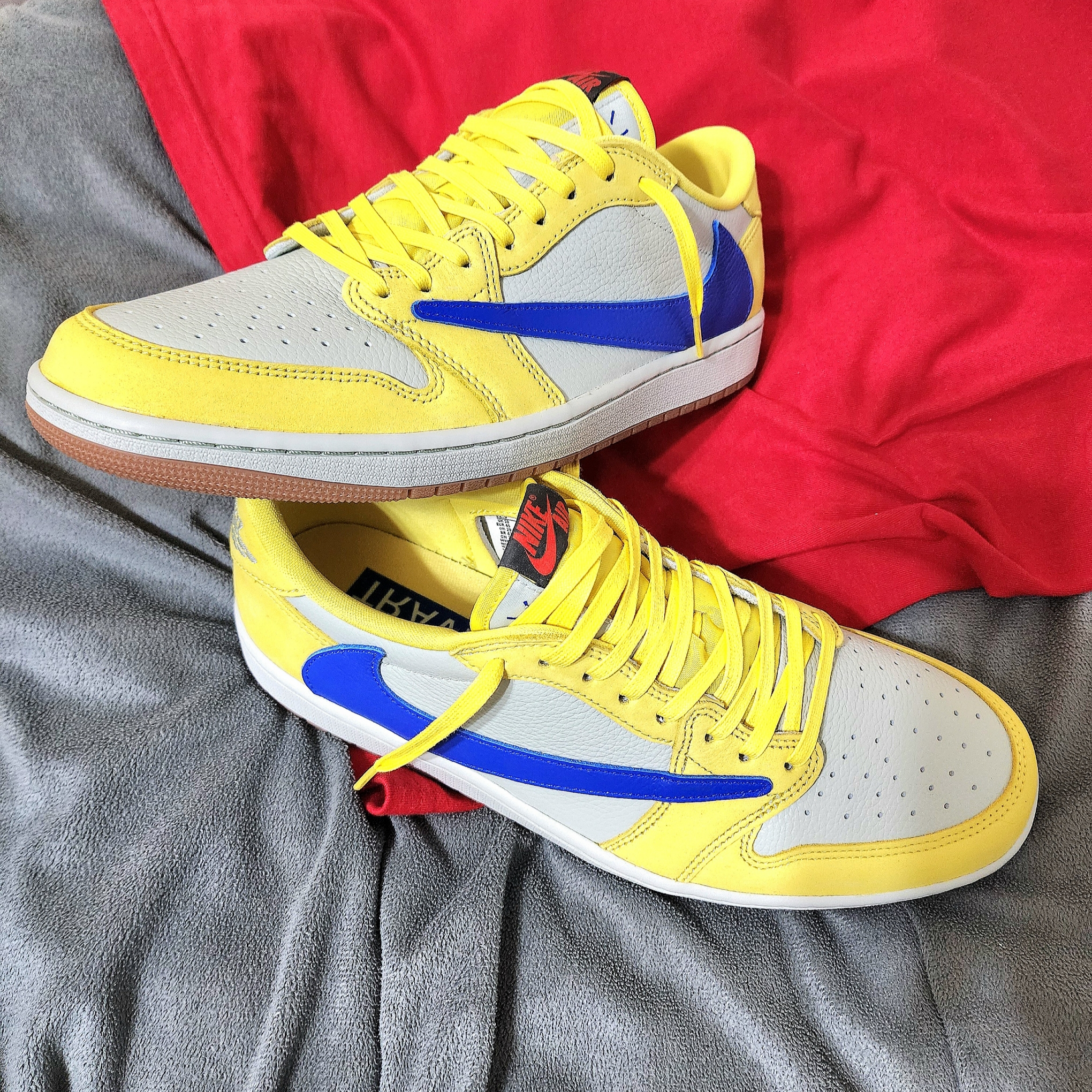 (W) Jordan 1 x Travis Scott Retro Low OG SP Canary 착용 스타일 - 1