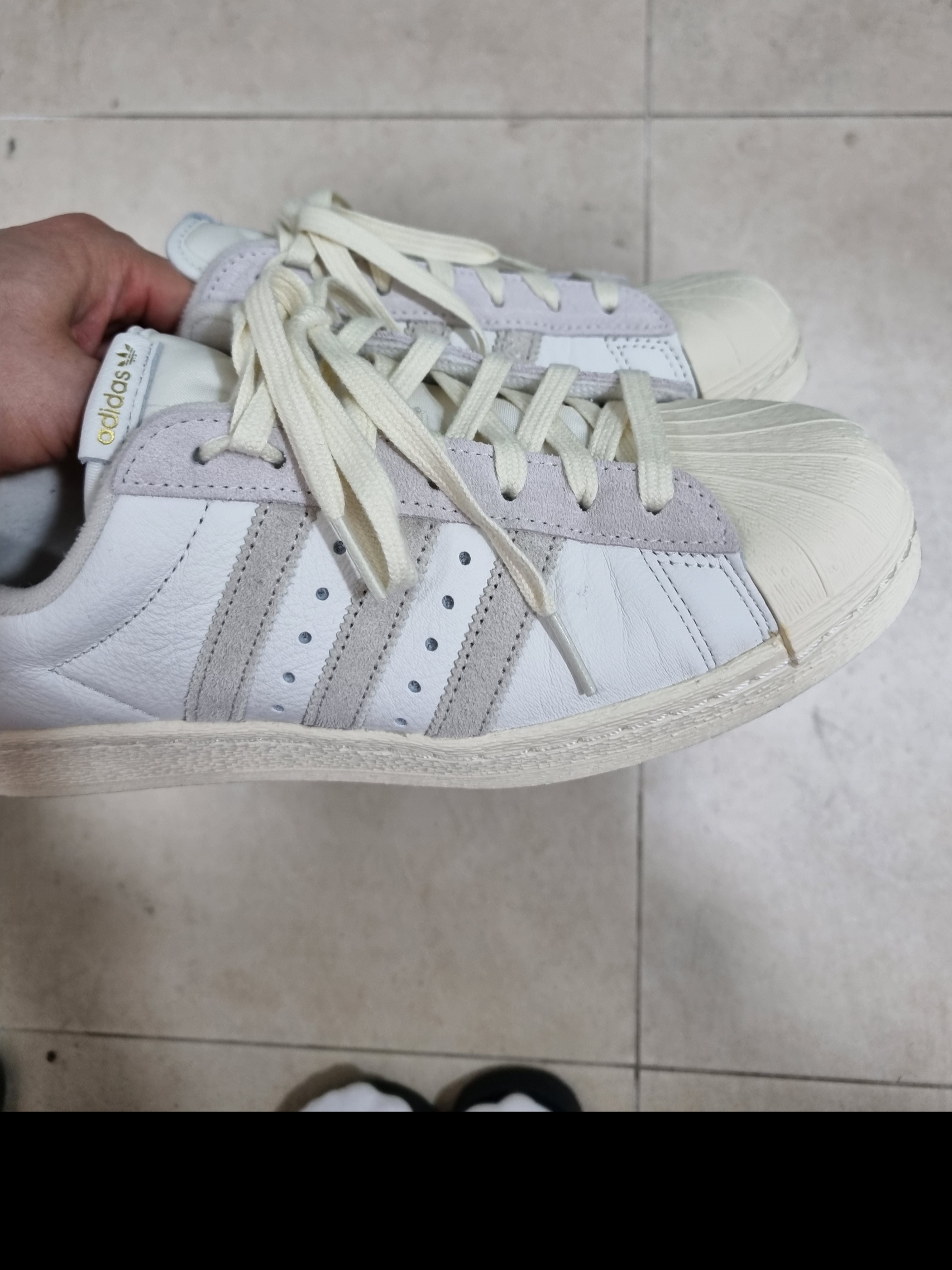 Adidas Superstar 82 White Aluminum 착용 스타일 - 6