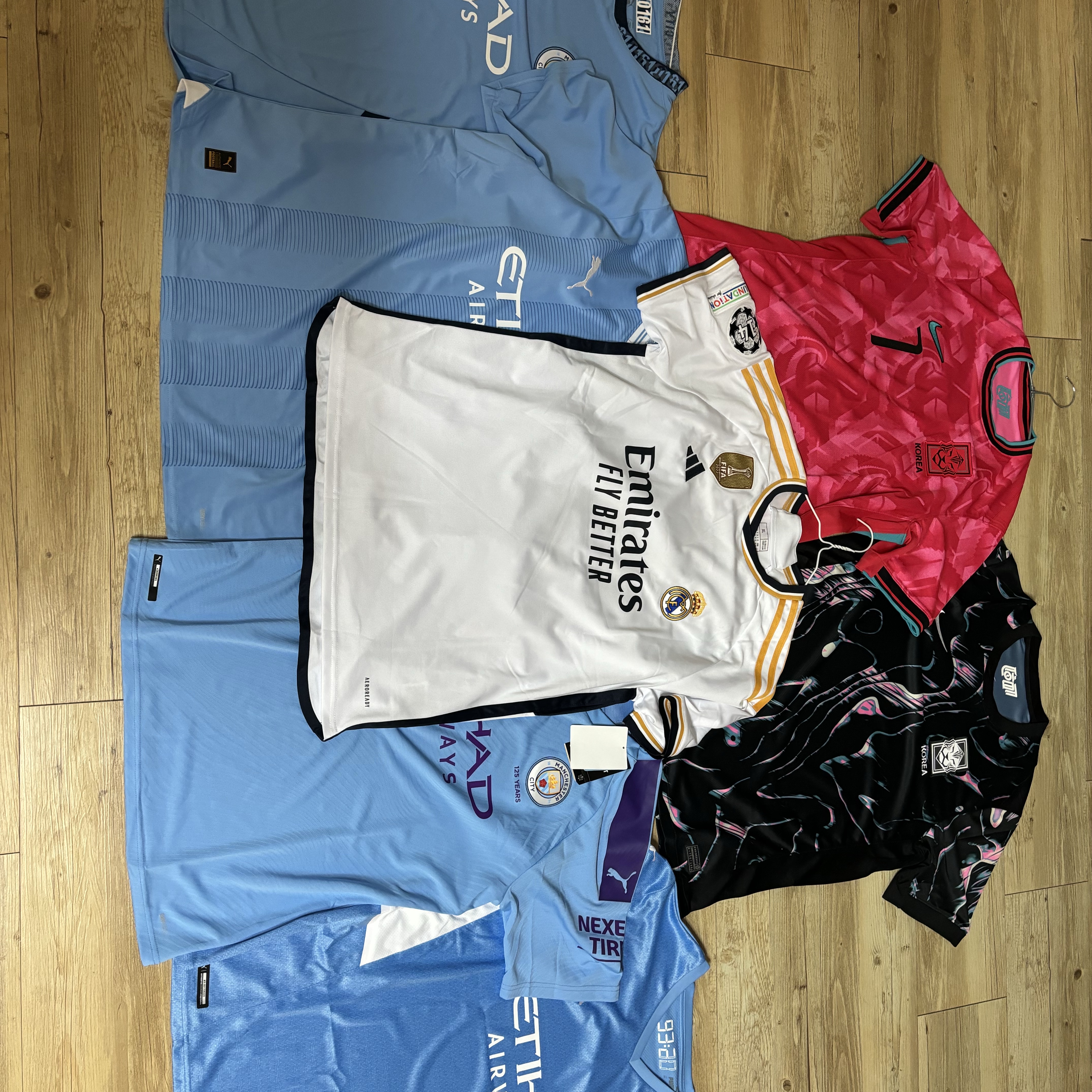 Nike Korea 2023/24 Dri-Fit Stadium Away Replica Jersey Black Pink Glow - Asia (Non Marking Ver.), Nike Korea 2023/24 Dri-Fit Stadium Home Replica Jersey Black Global Red - Asia (Non Marking Ver.) 착용 스타일